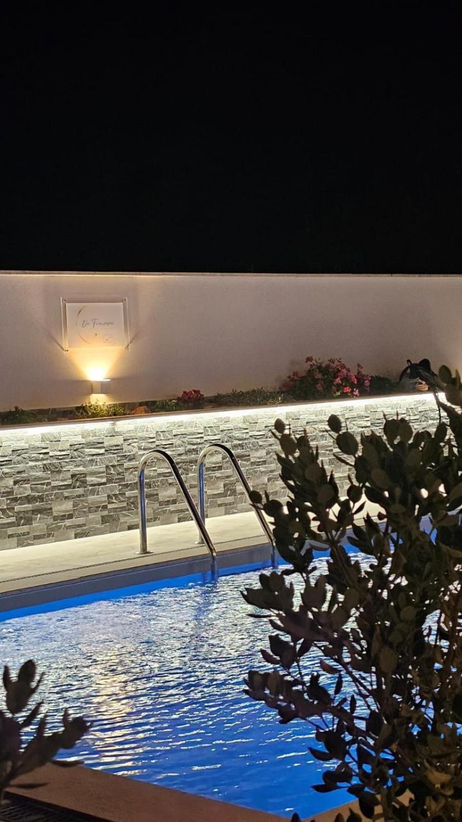 Camera Matrimoniale con Vista Piscina