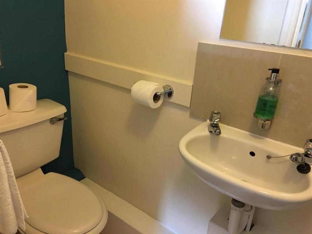 Twin Room with Shower,1622096390:JPEG