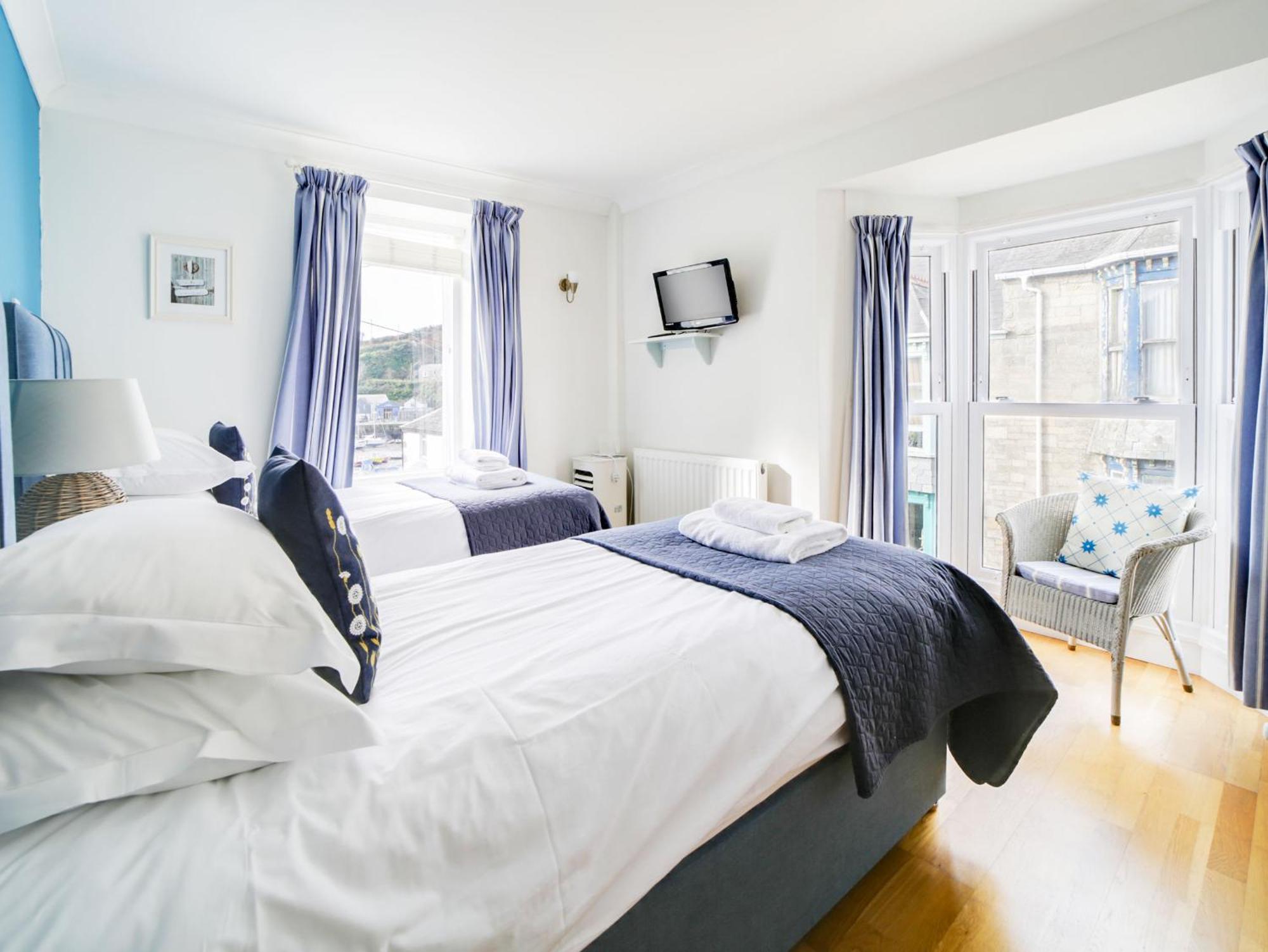 Twin Room with Private Bathroom