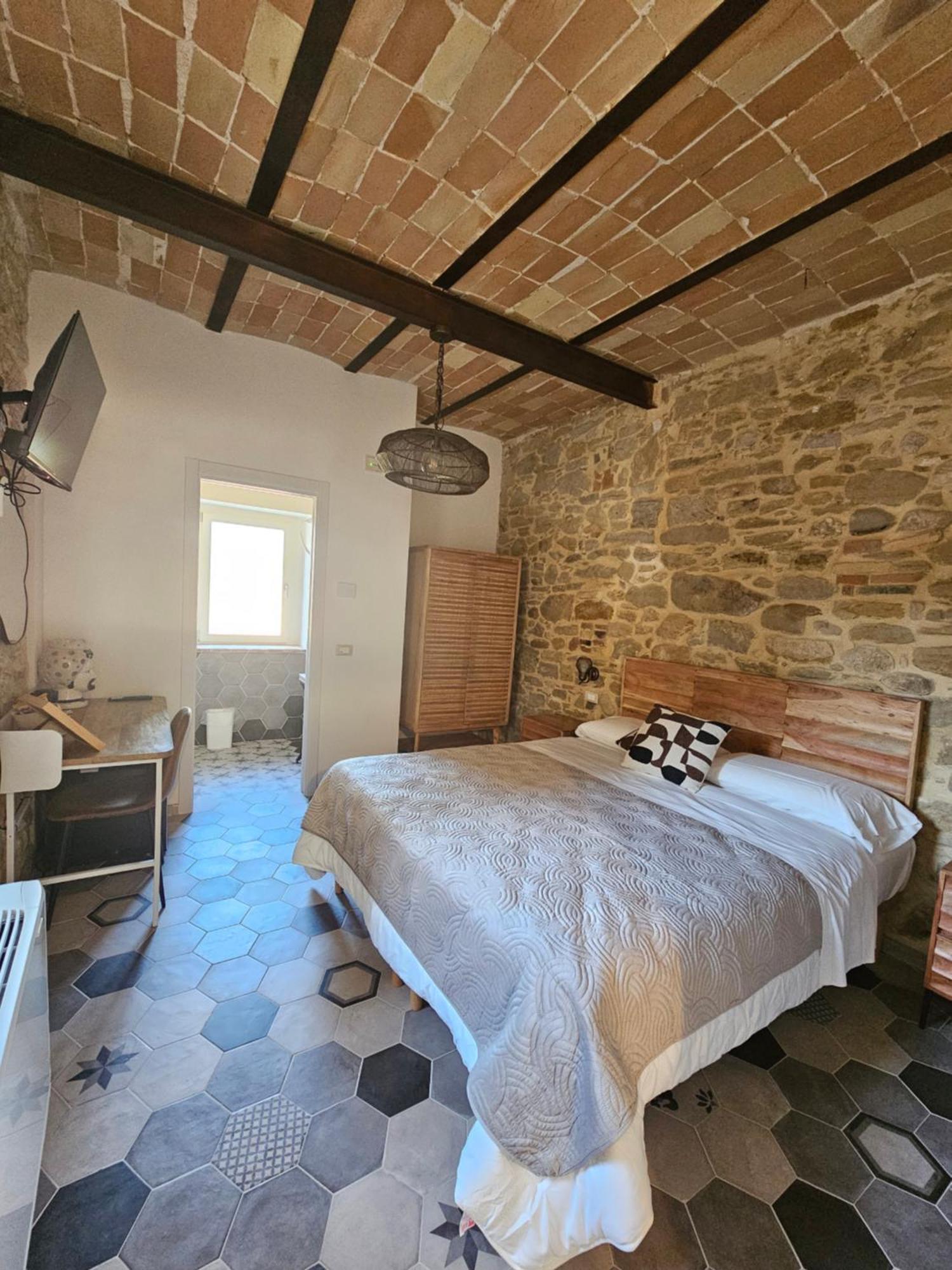 Double or Twin Room Private Bathroom