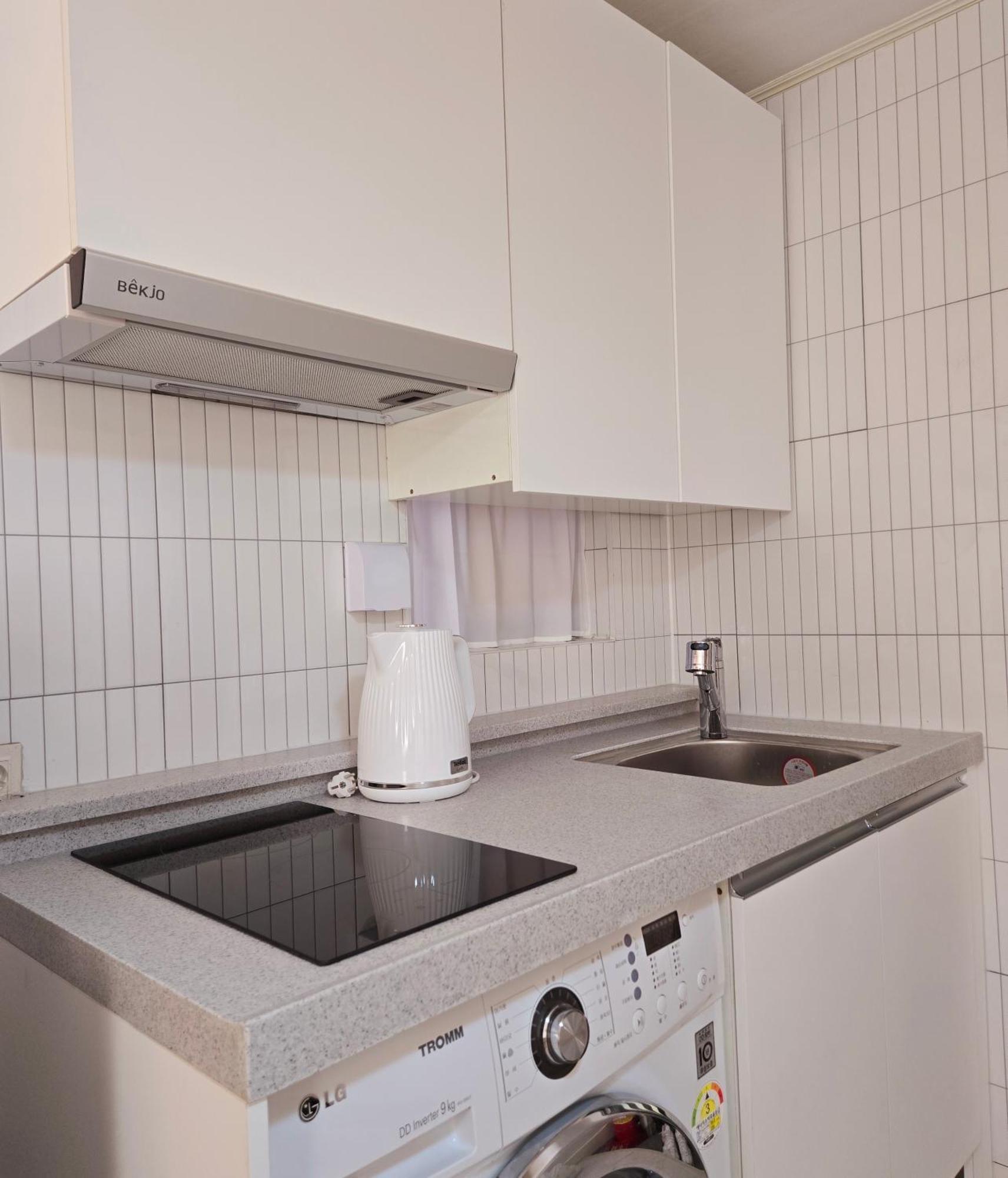 Twin Room Private Bathroom