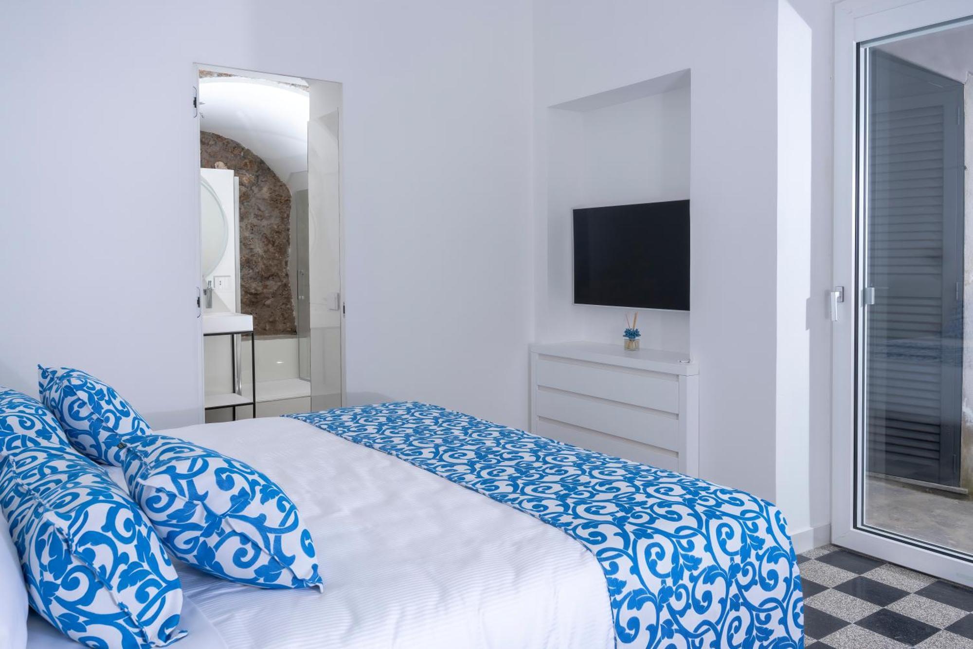 Double Room,1627900086:JPEG