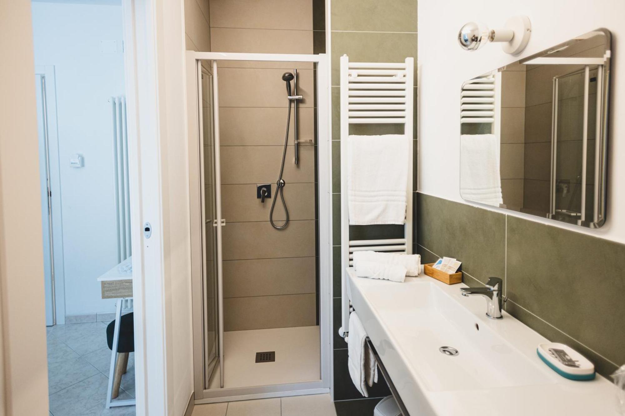 Deluxe Single Room with Balcony,1628637375:JPEG