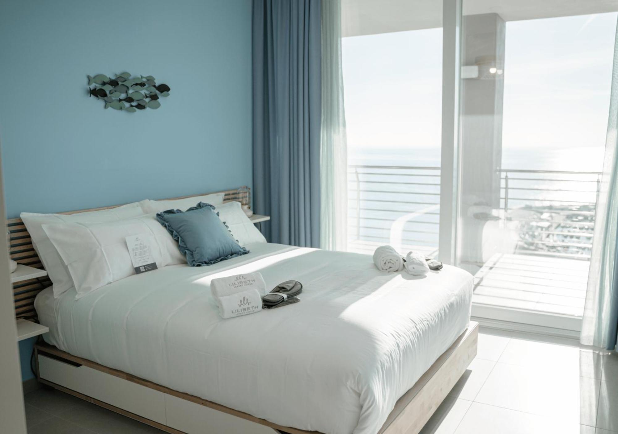 Deluxe Double Room with Balcony and Sea View,1628928650:JPEG