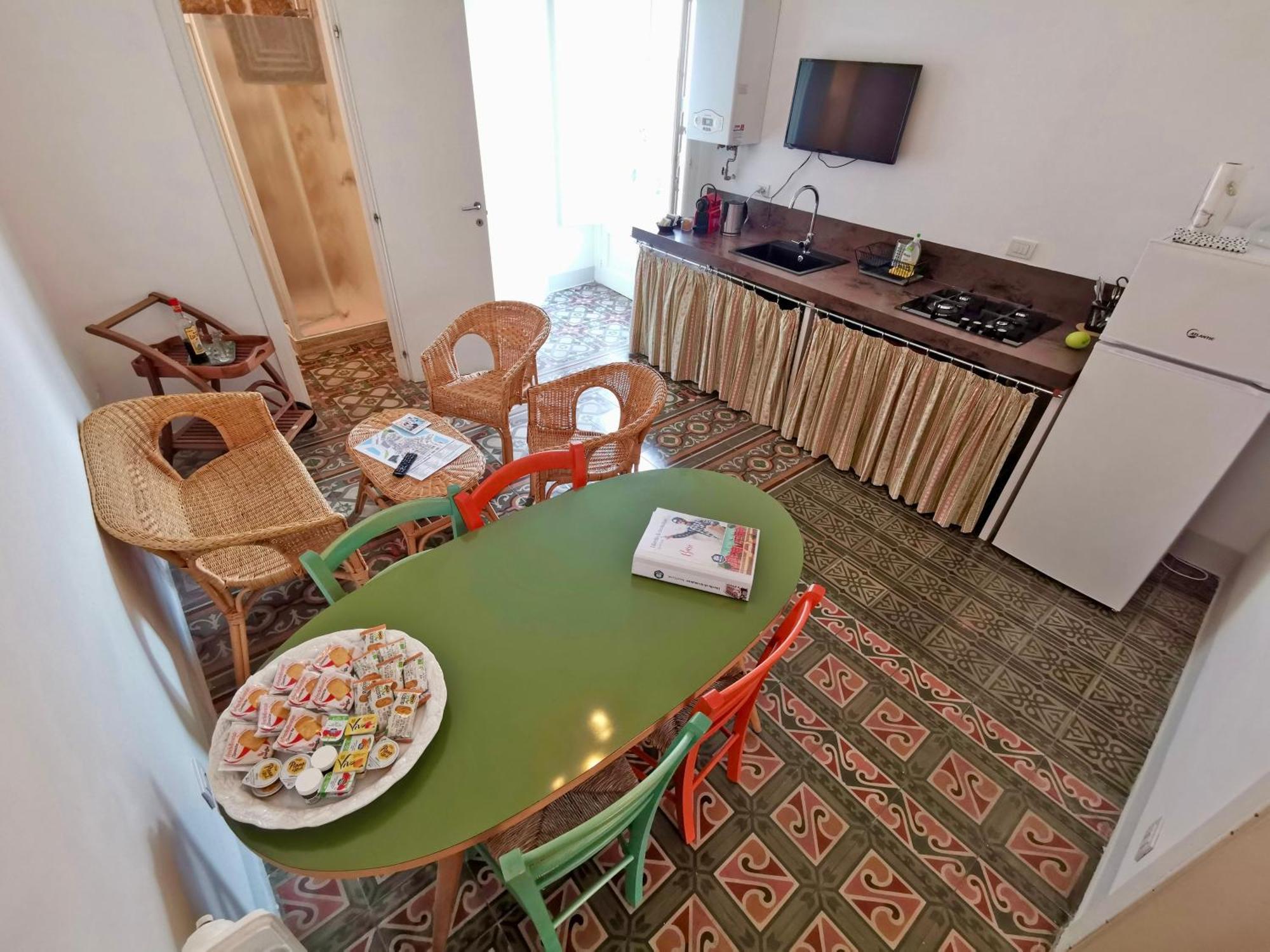 Apartment with Balcony,1629430708:JPEG