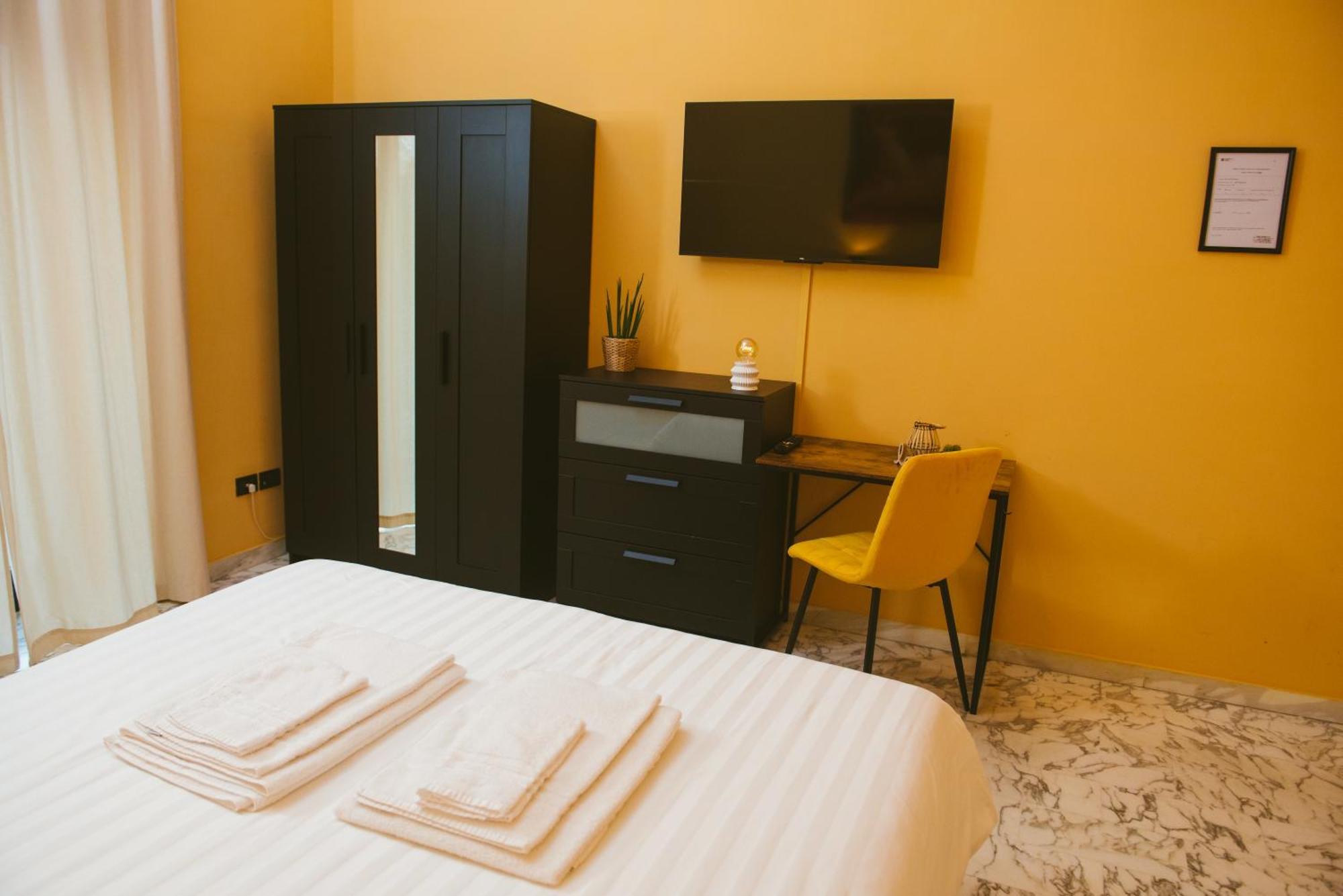 Two Double Rooms Private External Bathroom