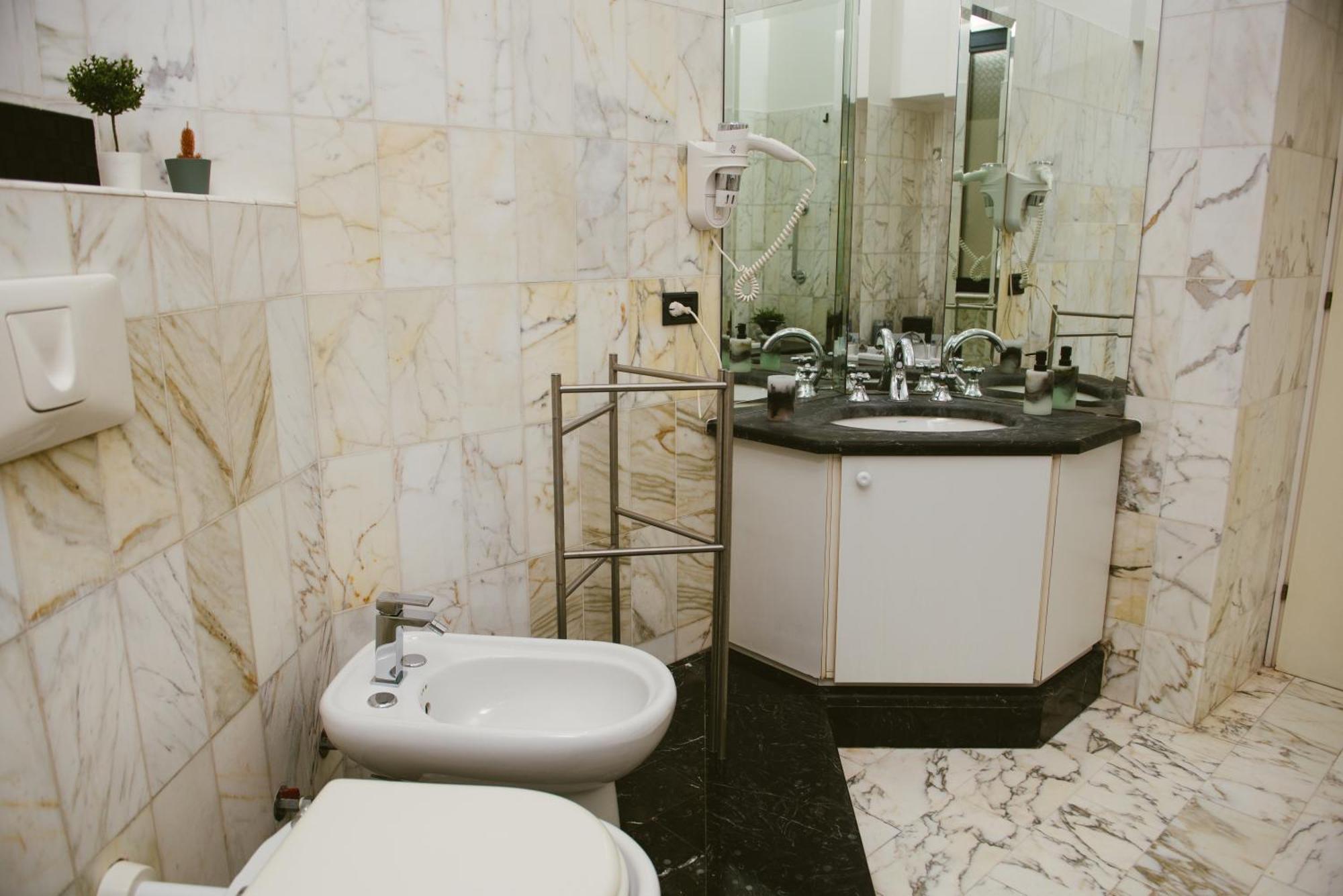 Two Double Rooms Private External Bathroom