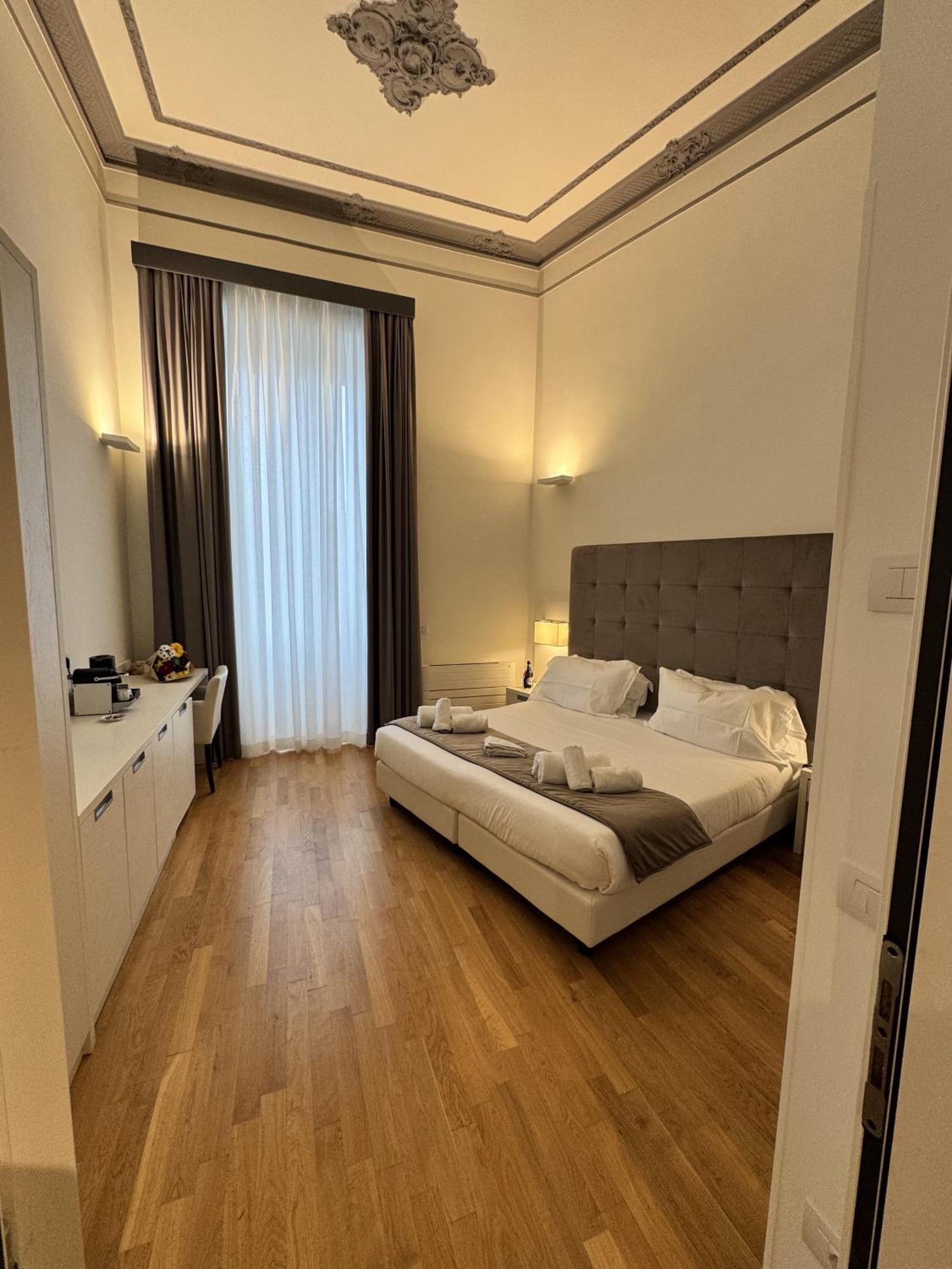 Deluxe Double Room with Balcony,1630304252:JPEG