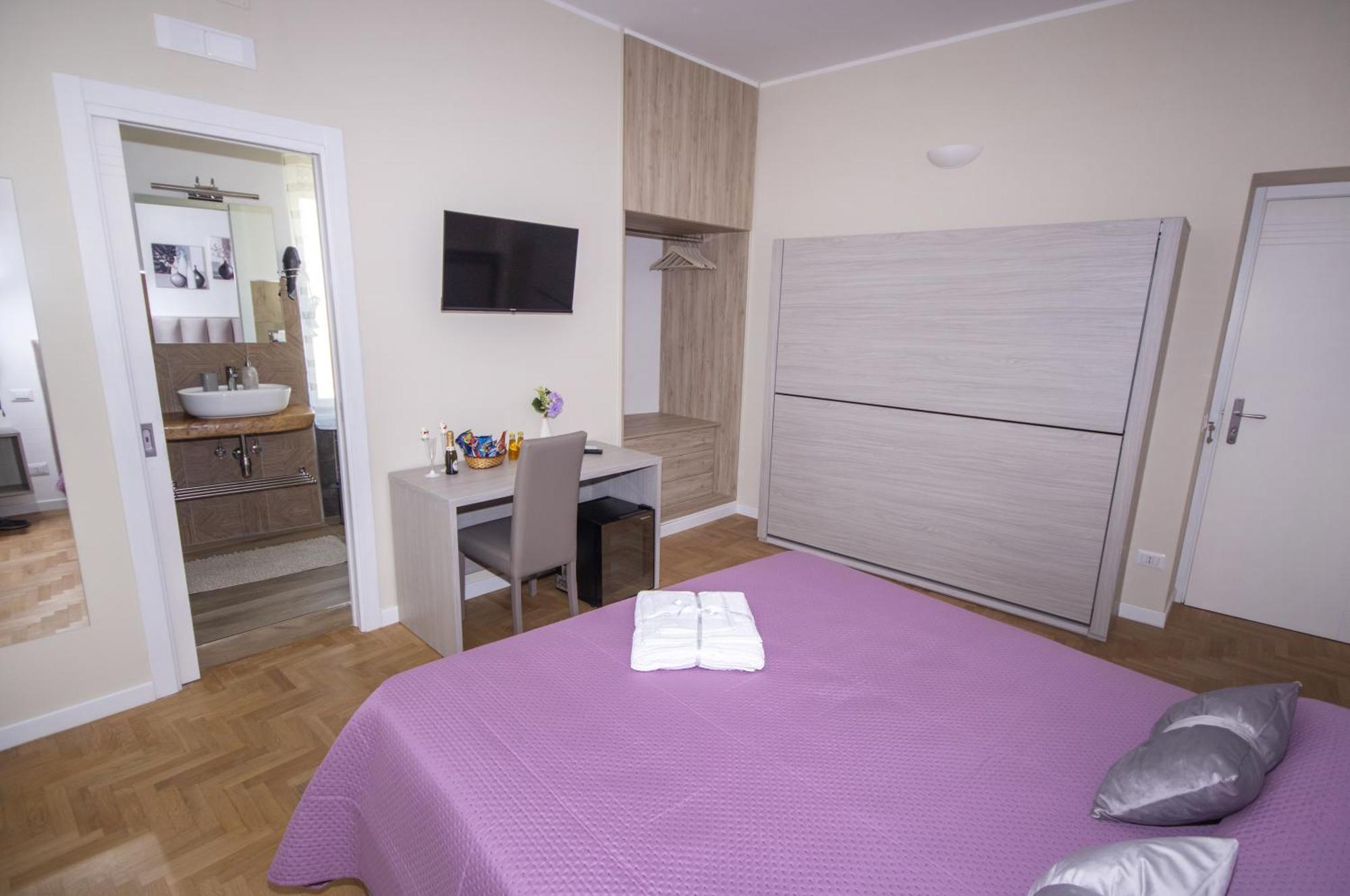 Large Double or Twin Room