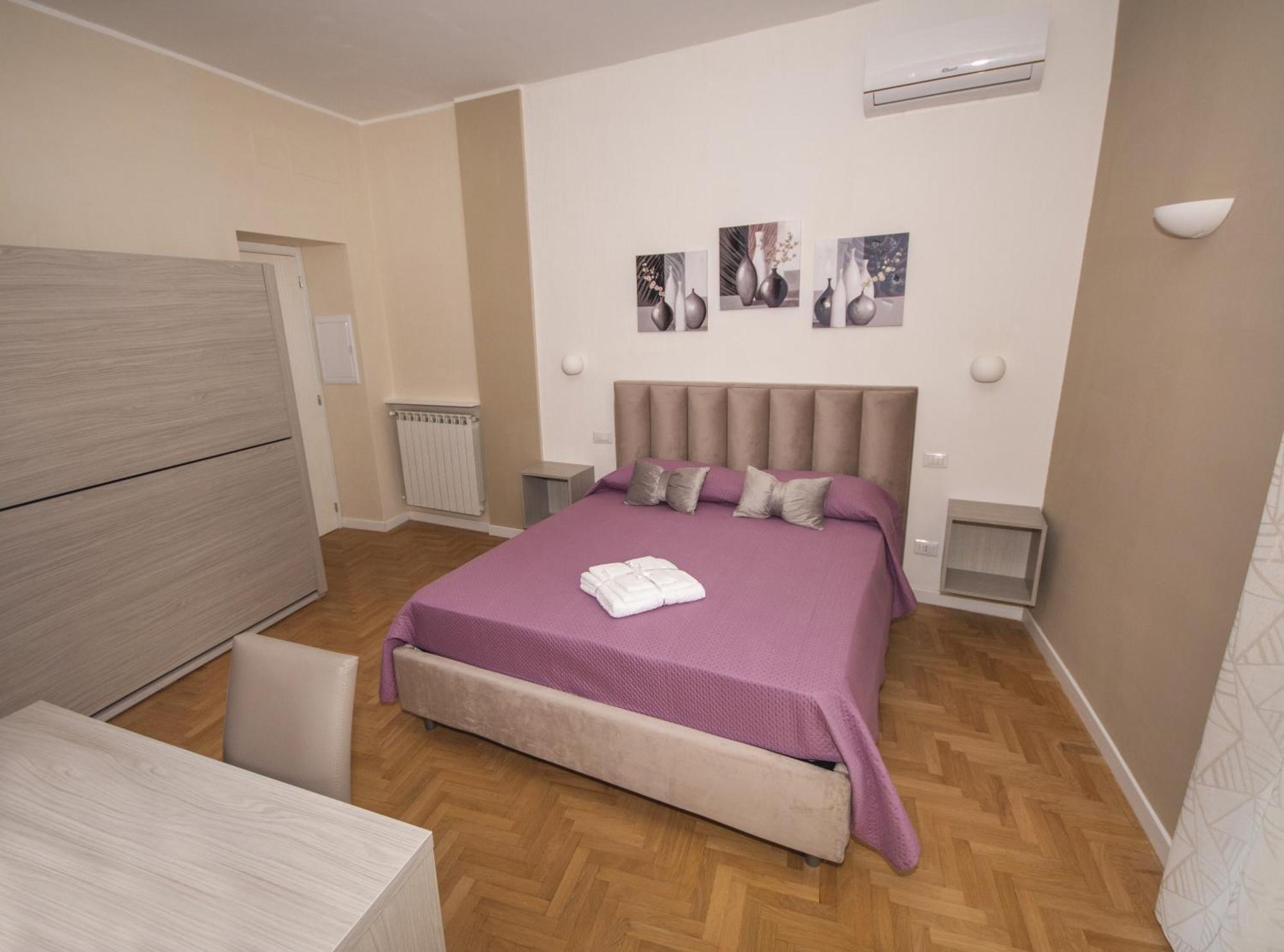 Large Double or Twin Room
