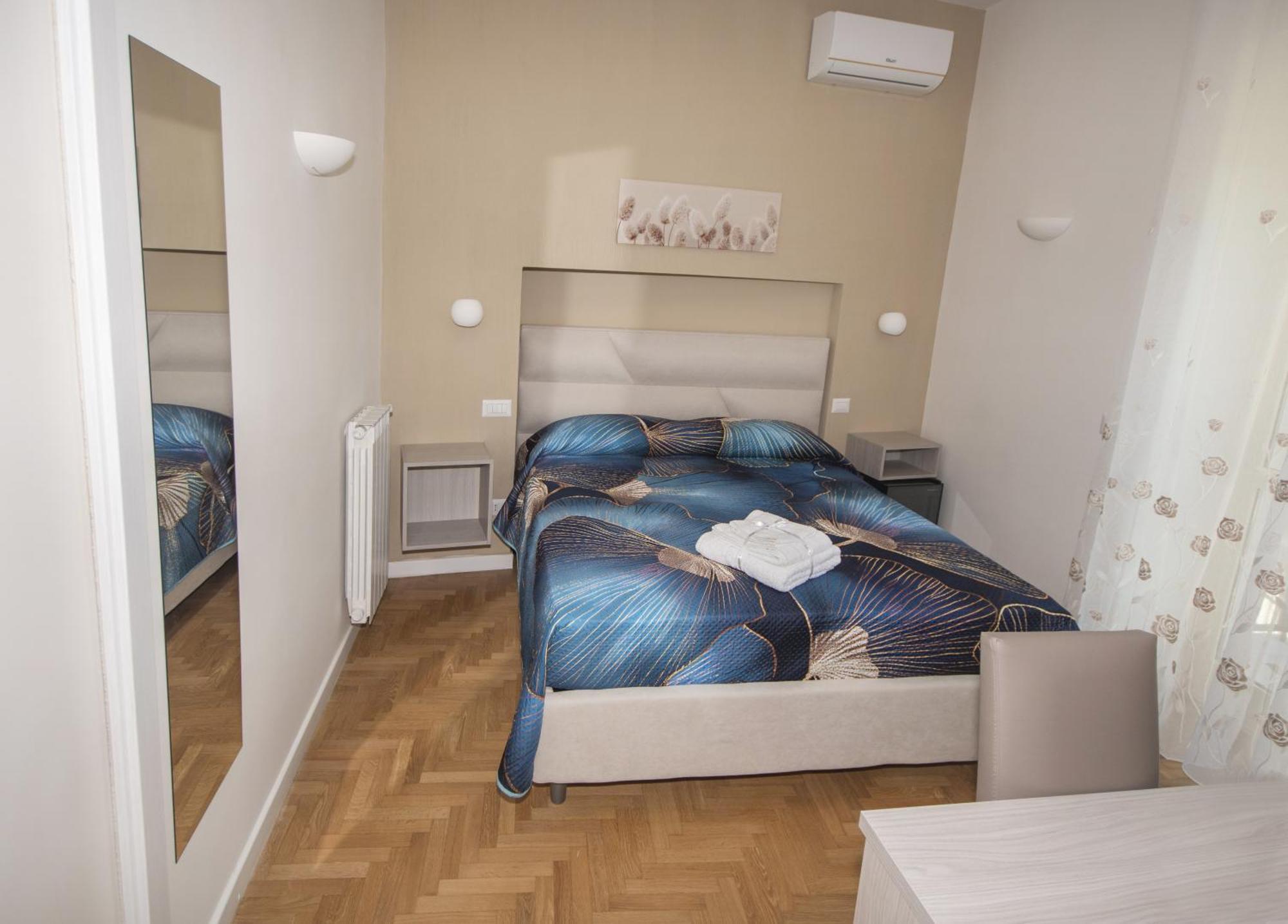 Deluxe Double Room Shower