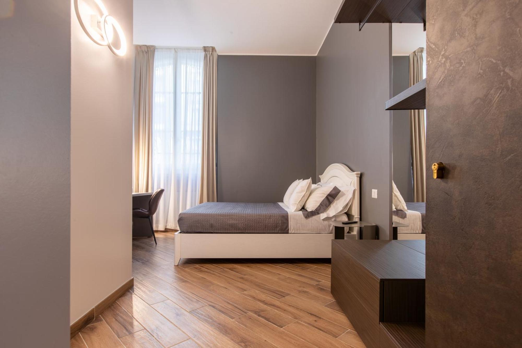 Deluxe Room,1634356132:JPEG