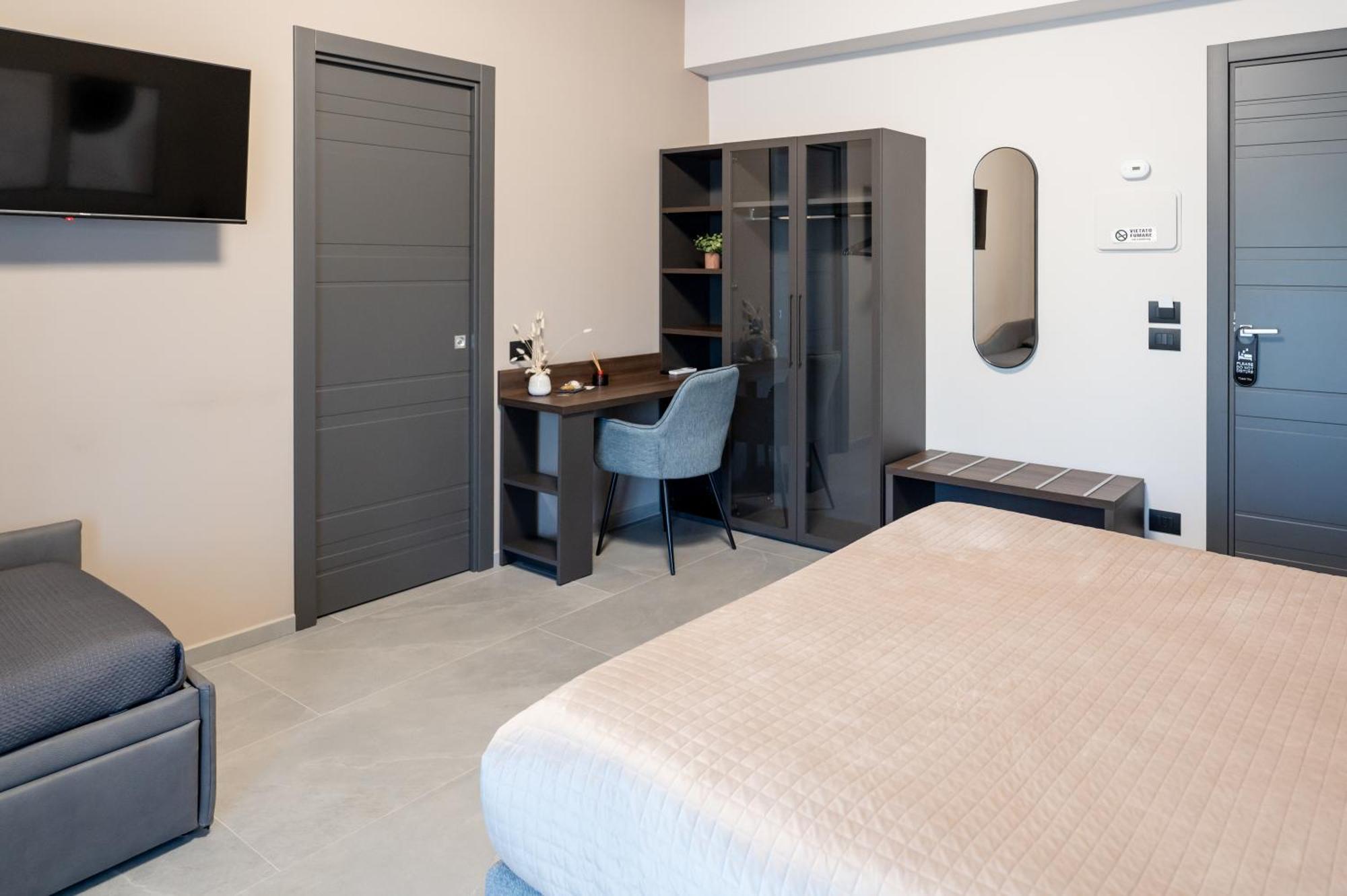 Triple Room,1635864186:JPEG