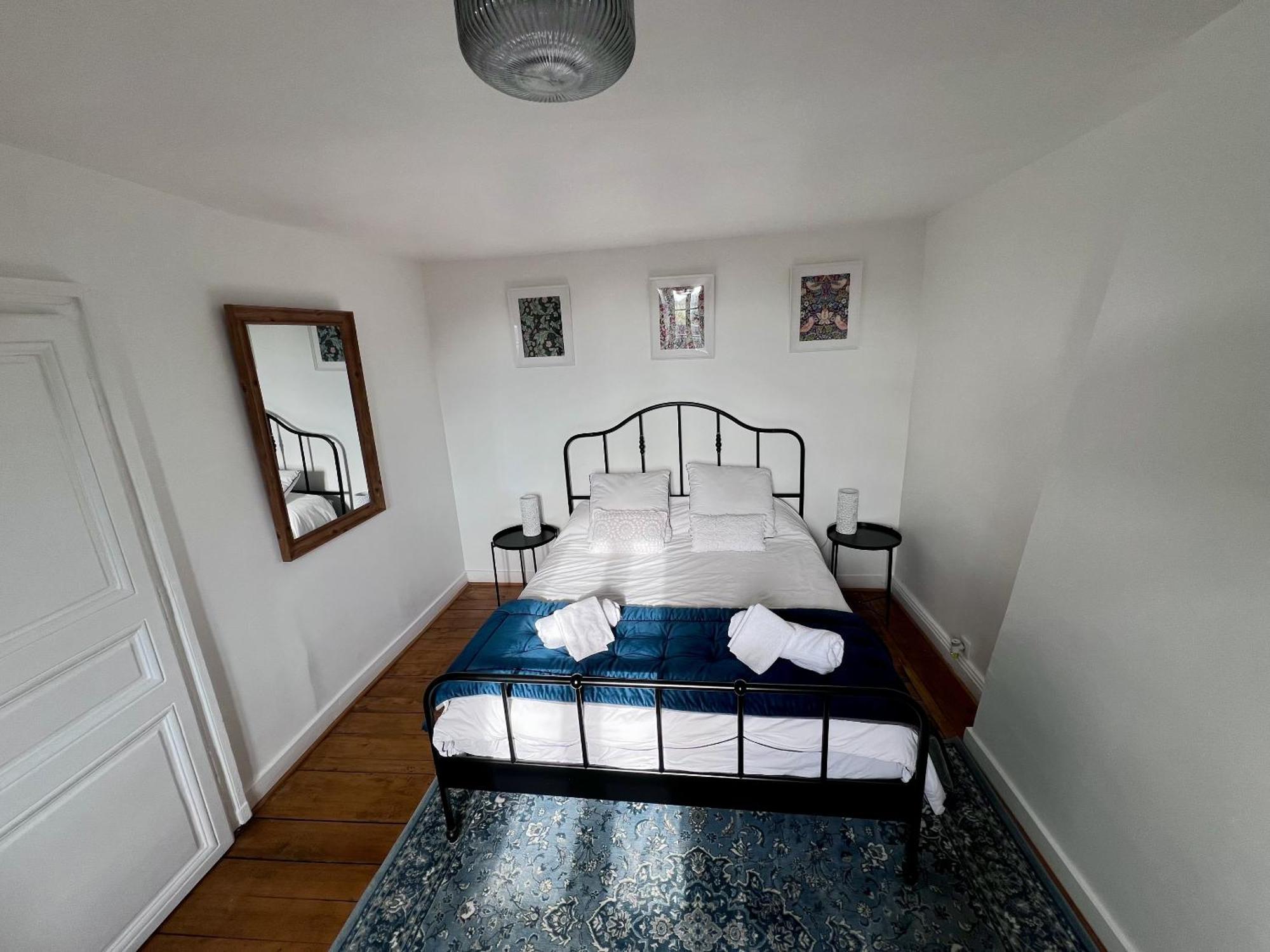 Standard Double Room with Shared Bathroom