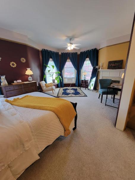 Deluxe Queen Room