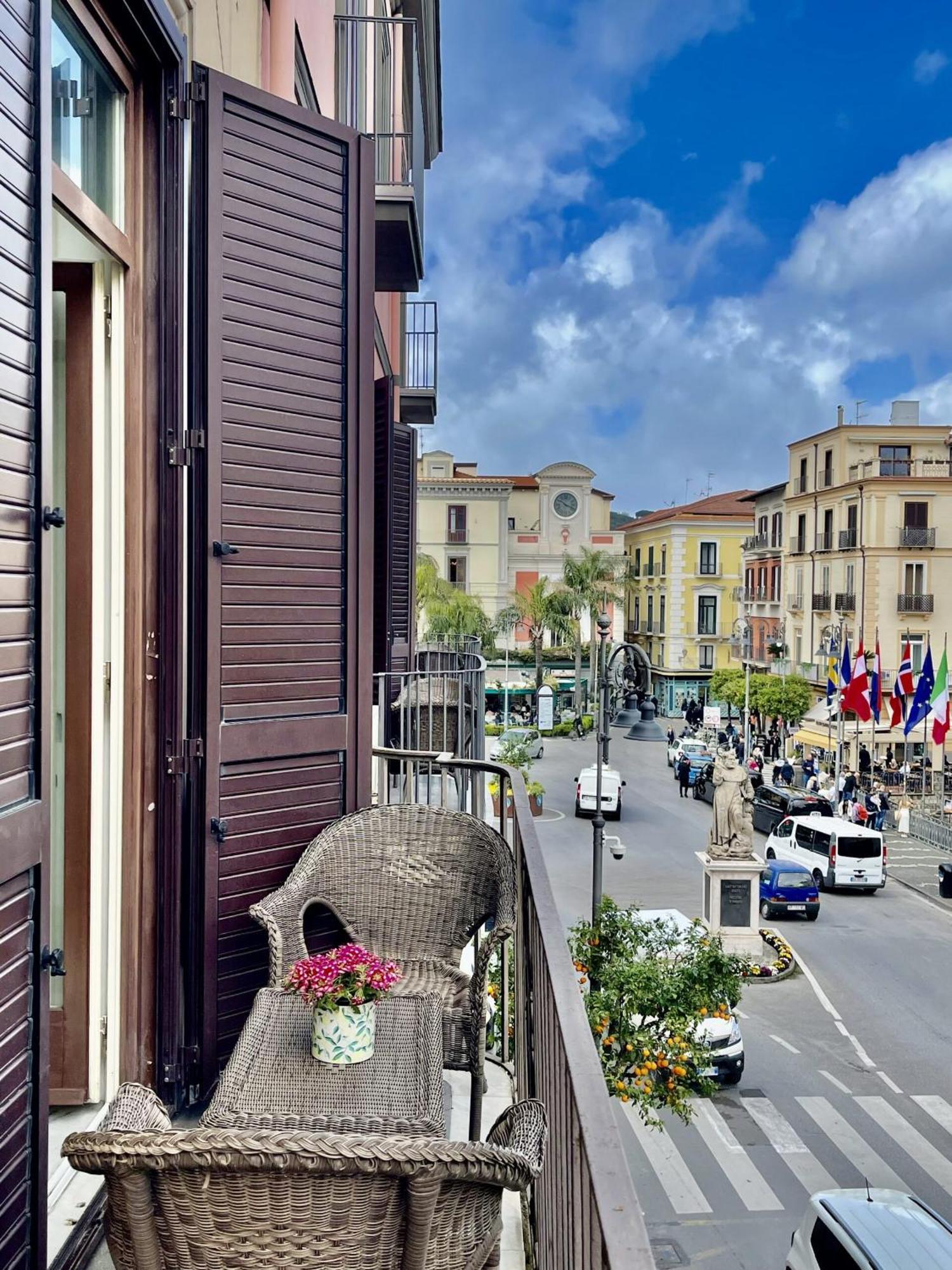 Camera Tripla con Vista Città