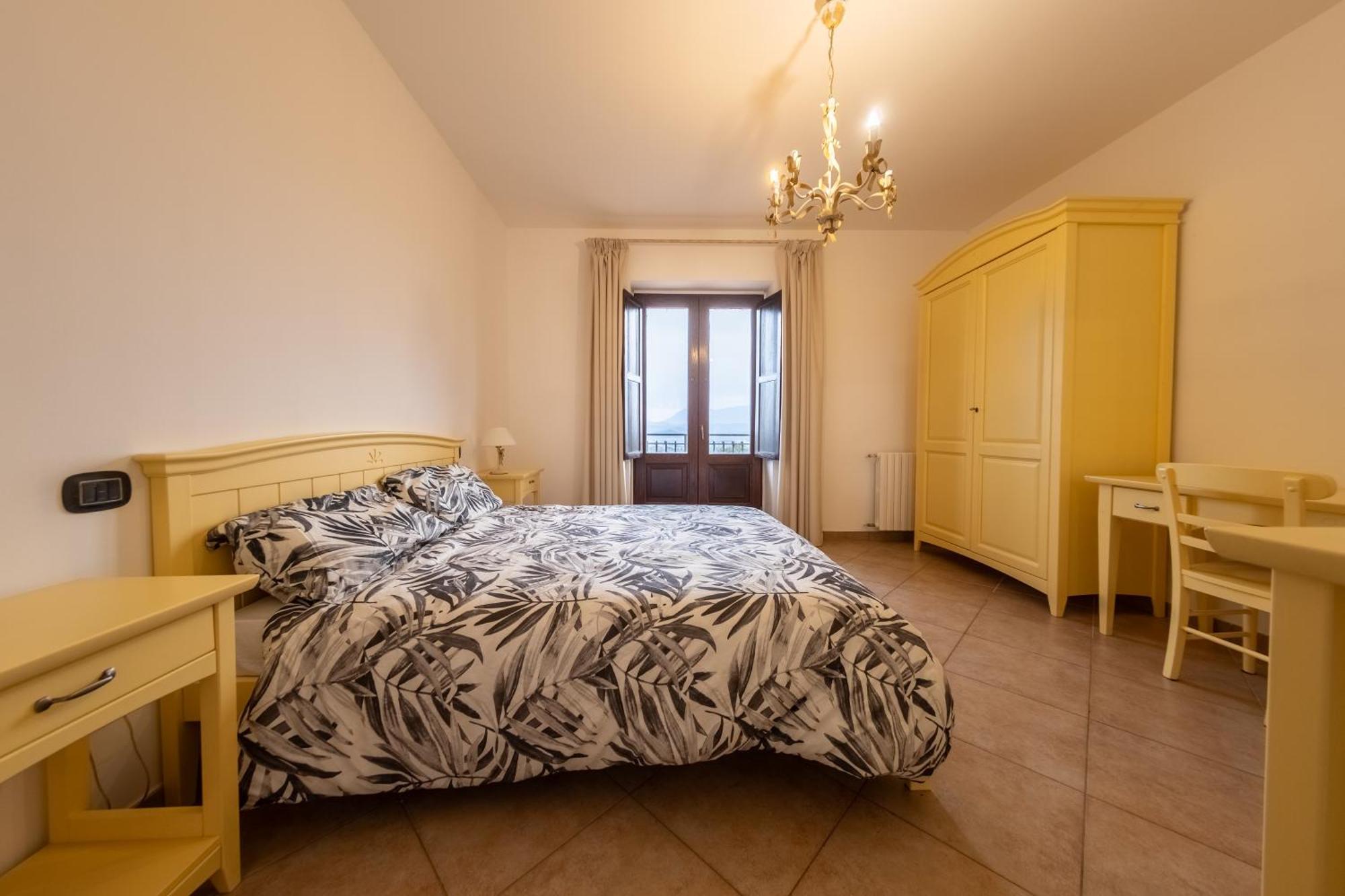 Double Room Mountain View