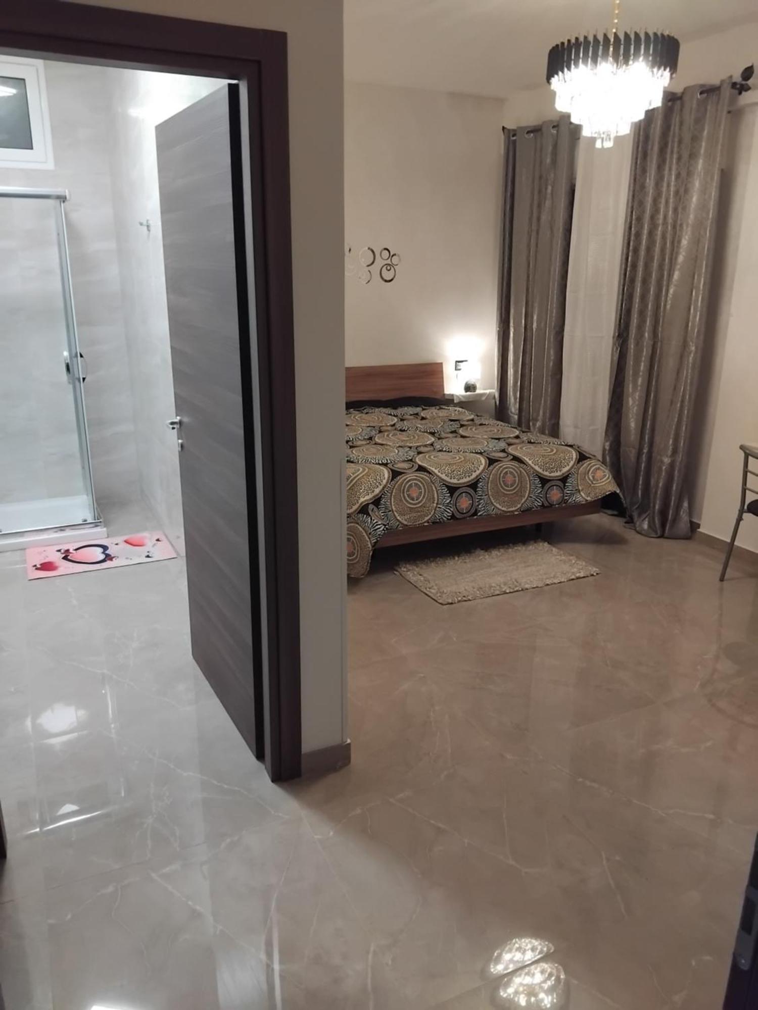 Double Room Private Bathroom
