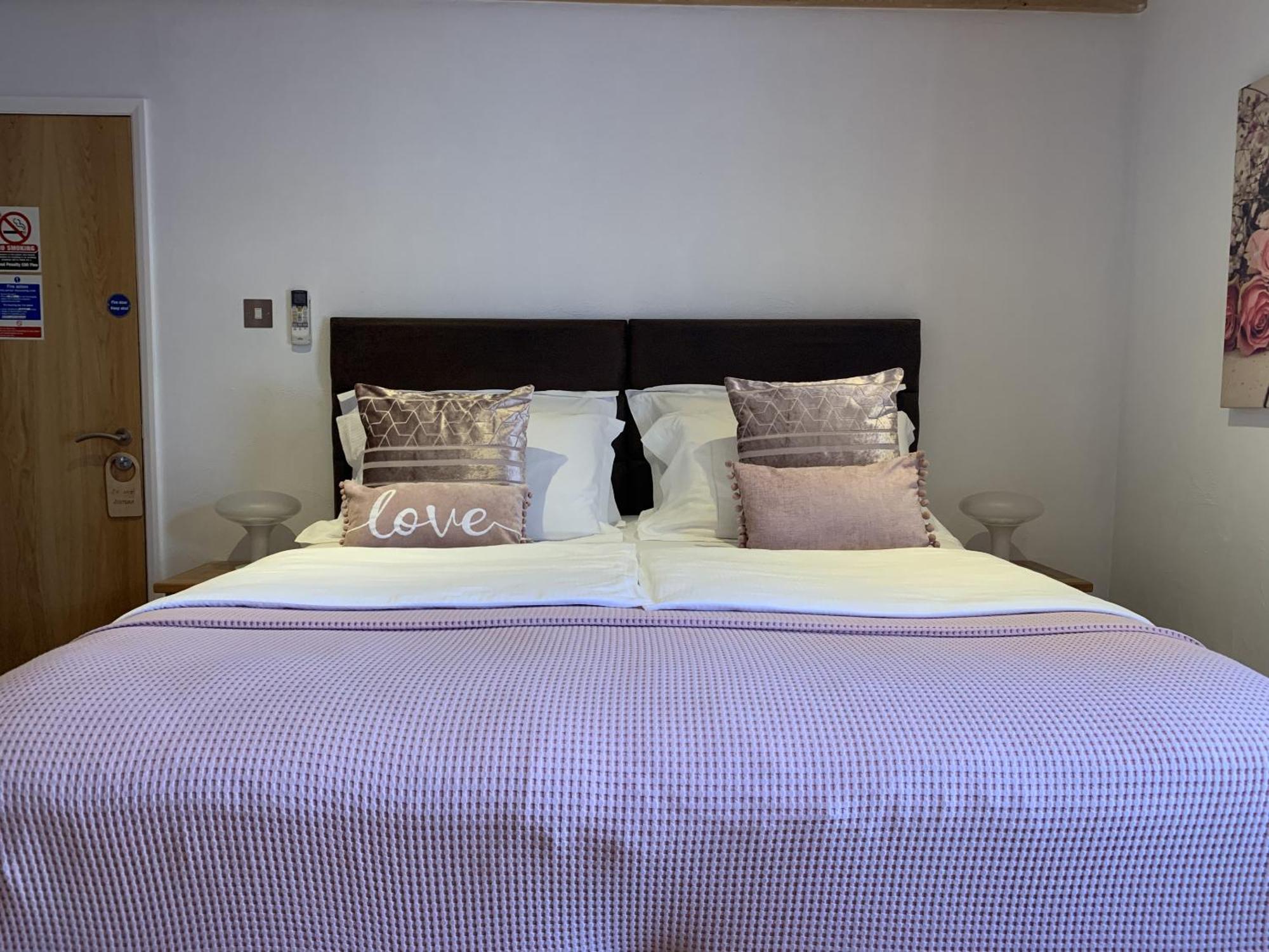 Deluxe Suite,1642987674:JPEG