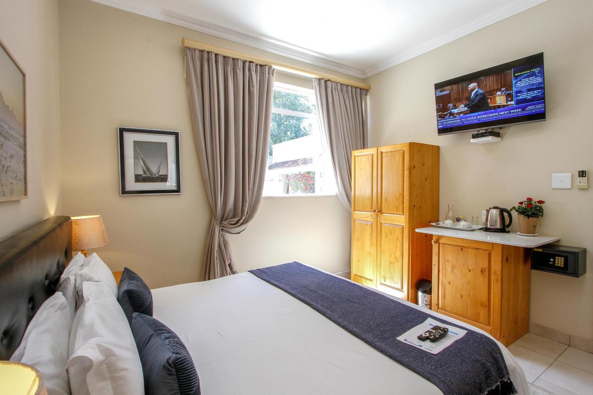 Standard Queen Room