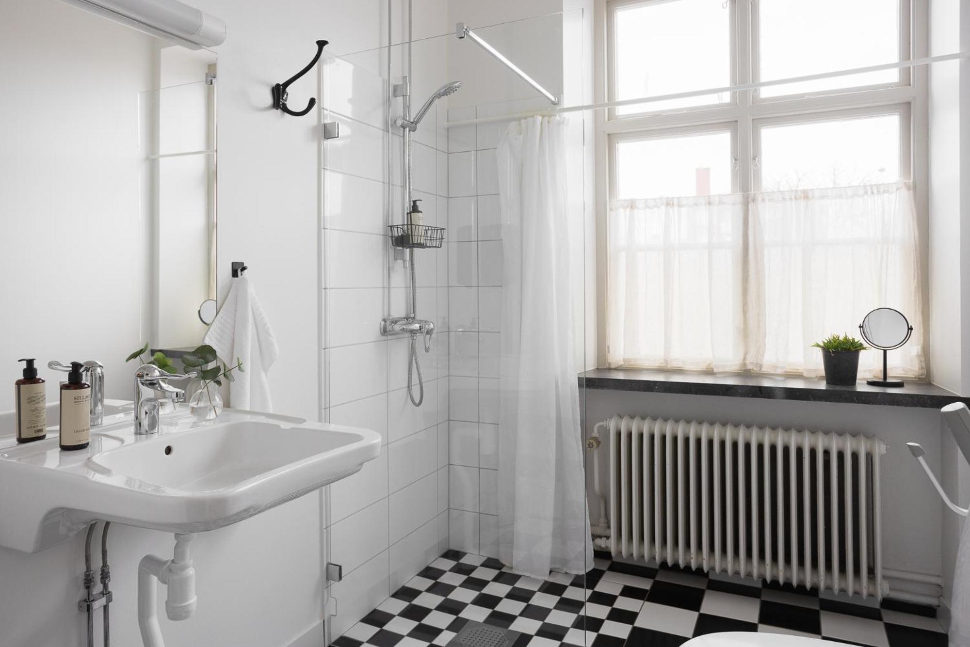 Twin Room with Private External Bathroom