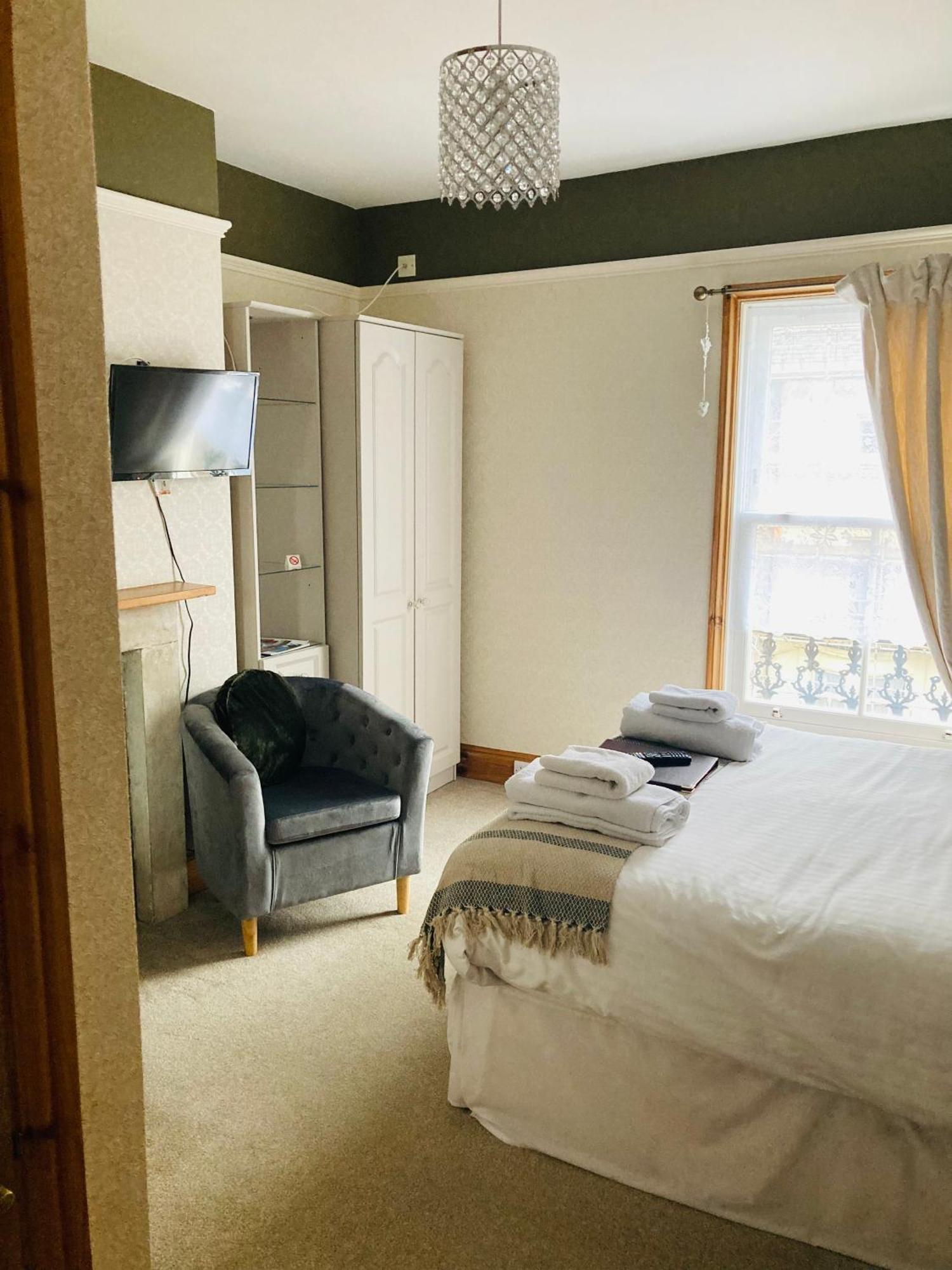 Double Room with Shower (4)