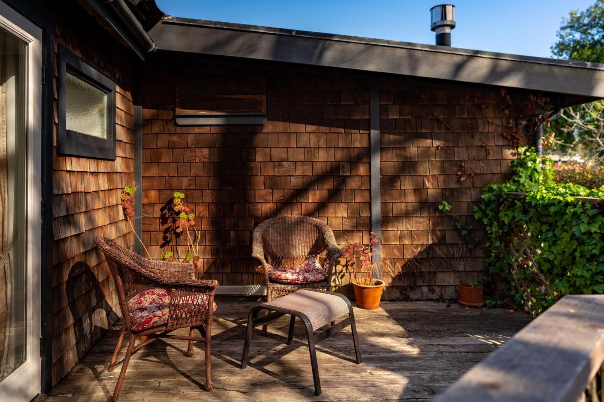 Headlands Hideaway - Deluxe King Room