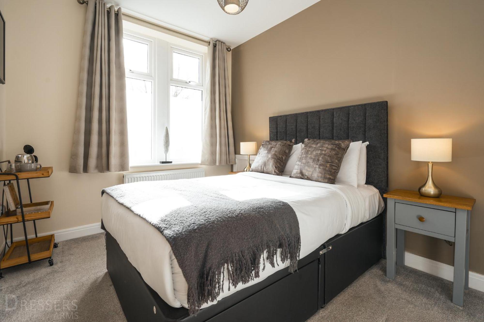 Small Double Room,1651799052:JPEG