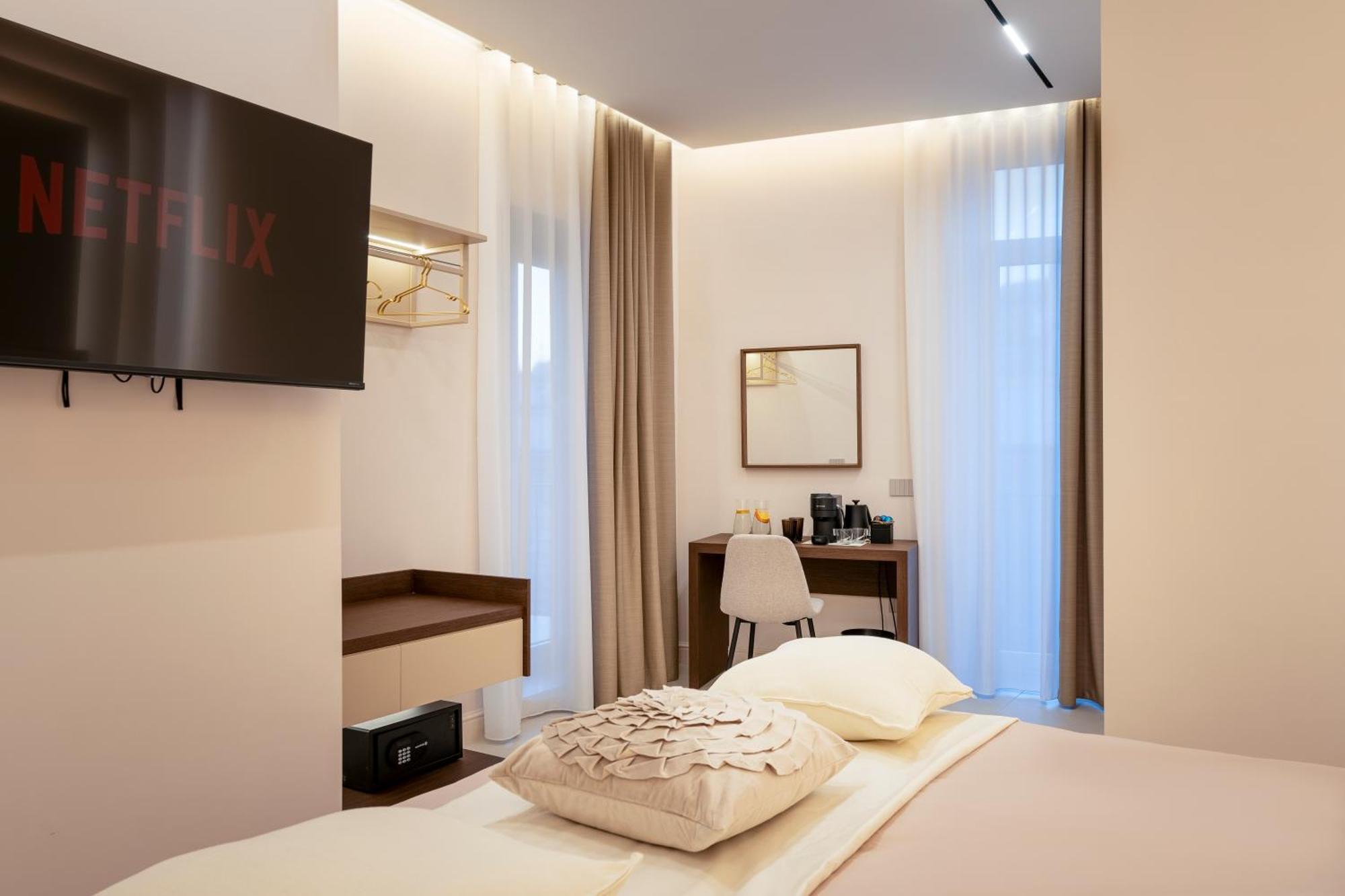 Superior King Room