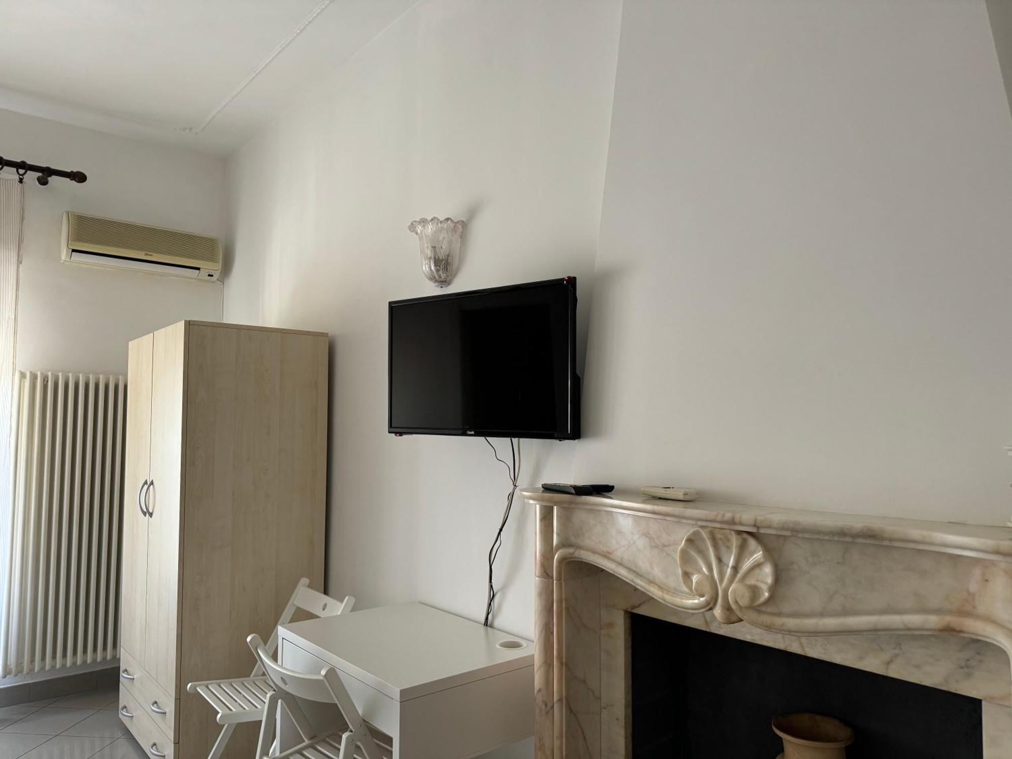 Deluxe Double Room with Shower,1654181973:JPEG