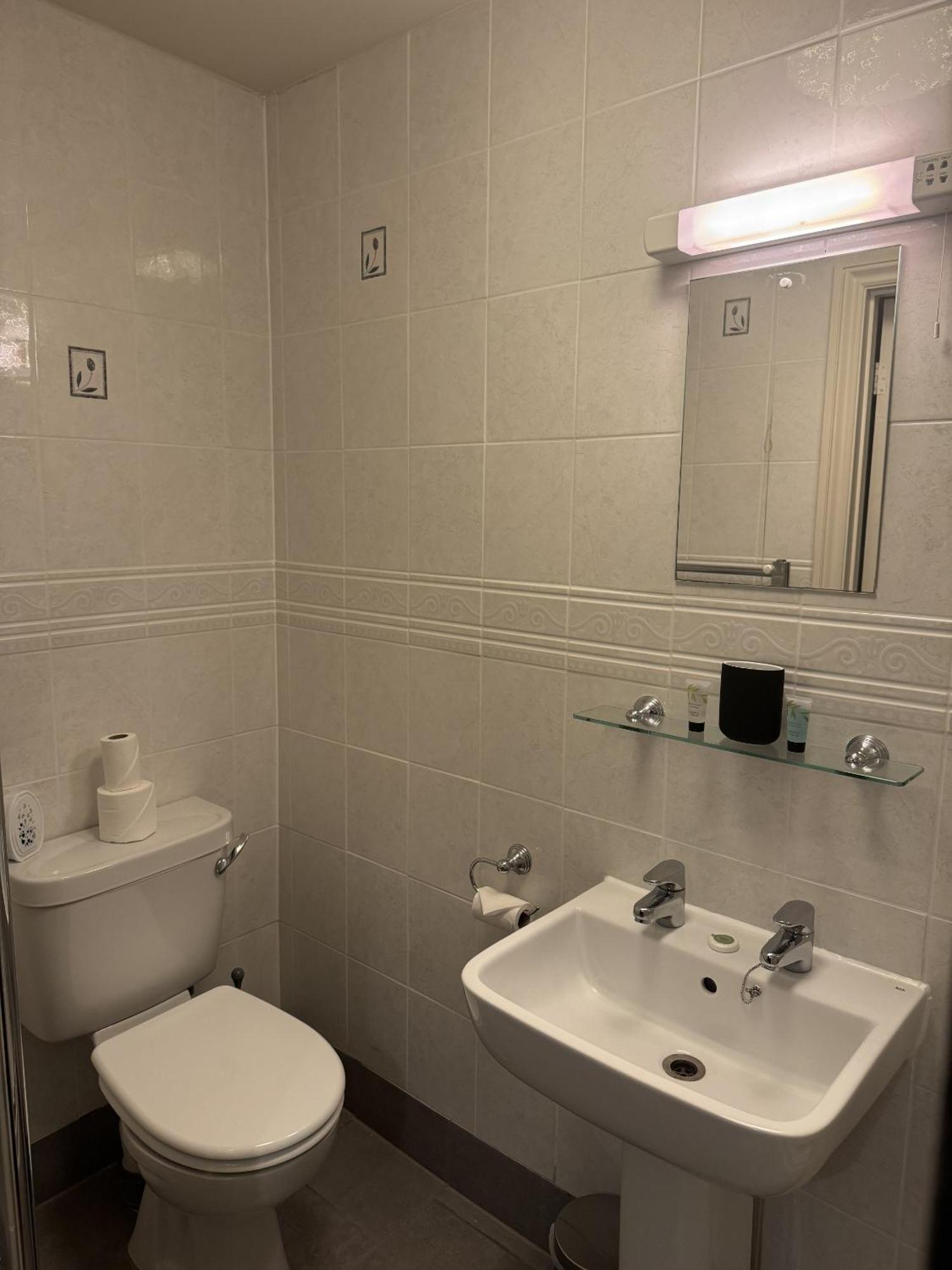 Twin Room with Shower