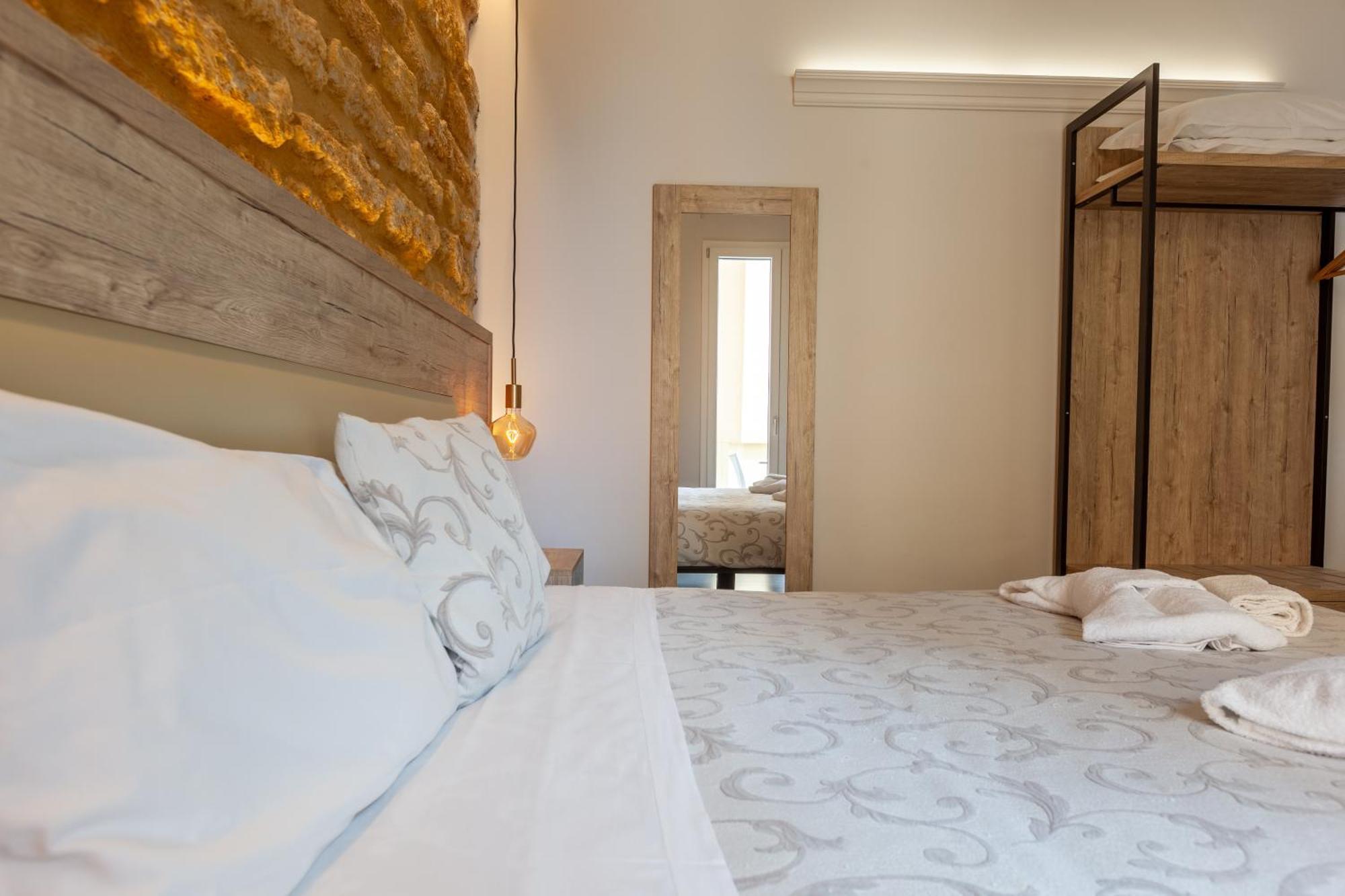 Deluxe Double Room with Balcony,1656321287:JPEG