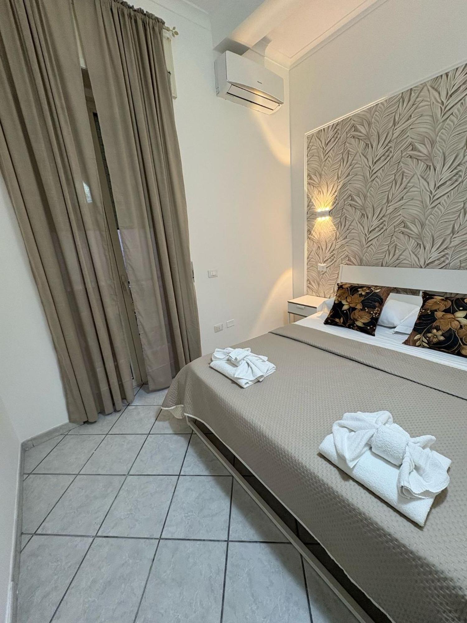 Double Room Private External Bathroom