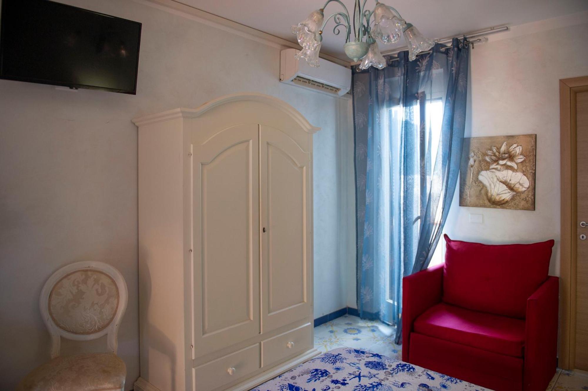 Standard Queen Room