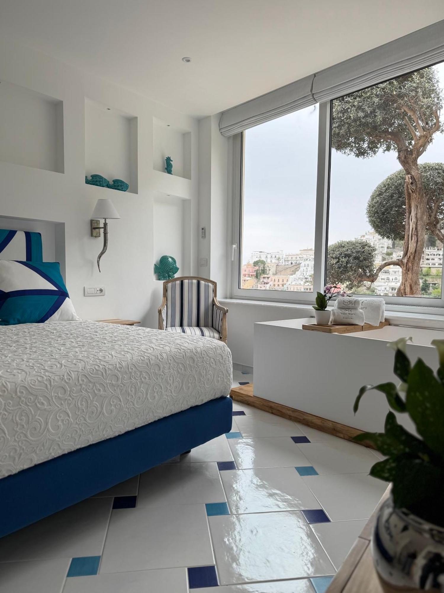 Deluxe Double Room Bath