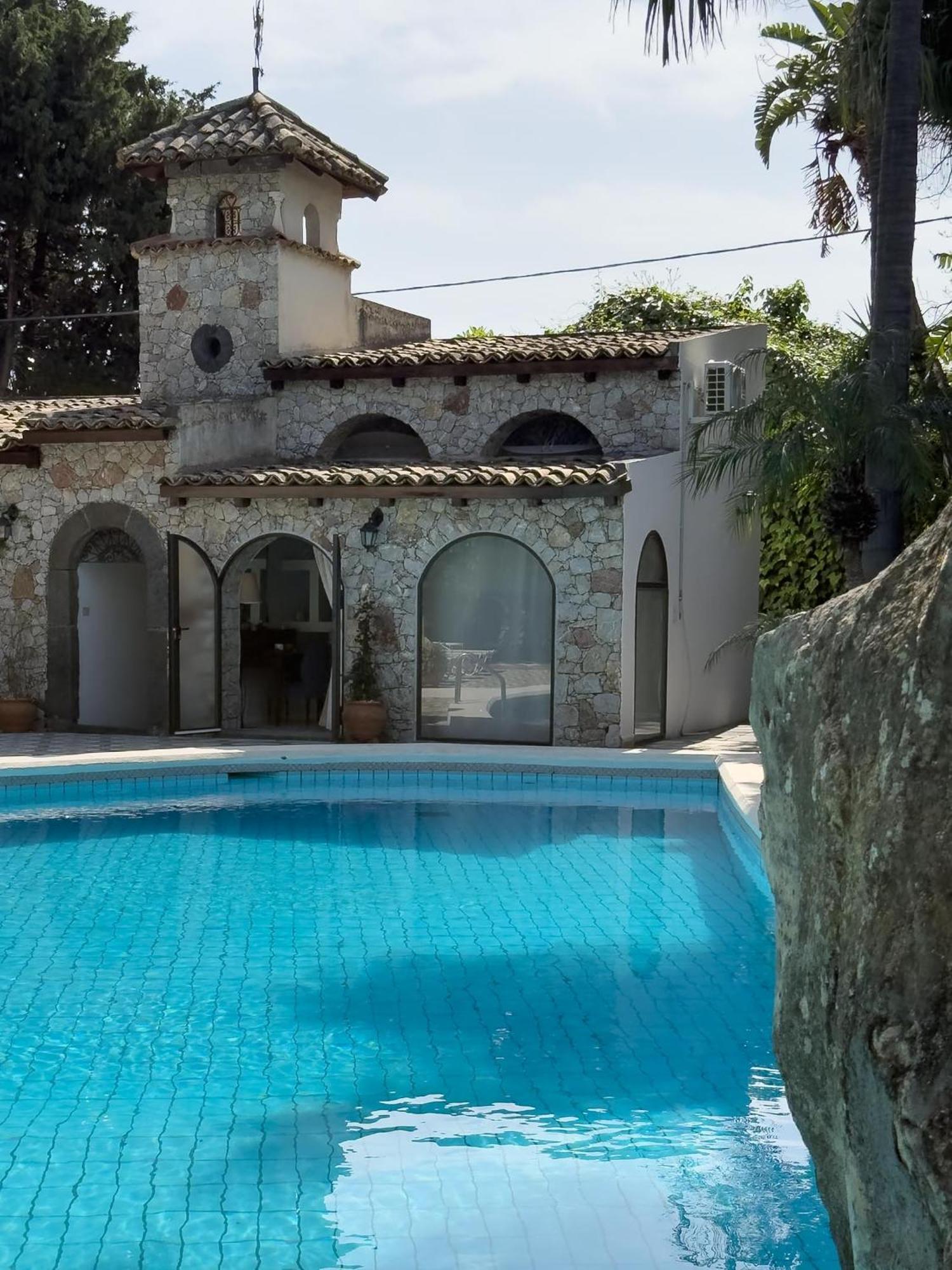 Double Room with Pool View,1663755103:JPEG