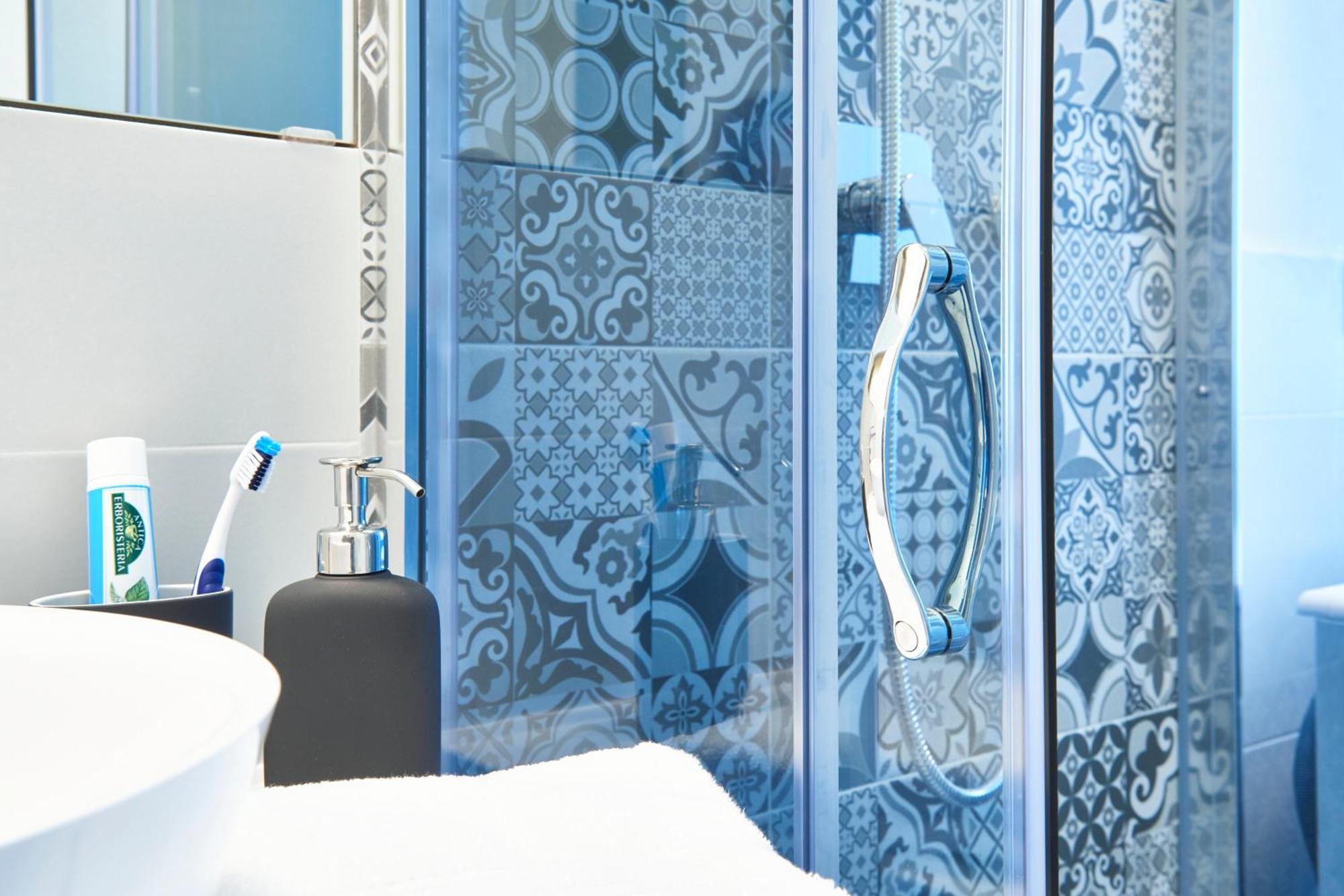 Deluxe One-Bedroom Apartment