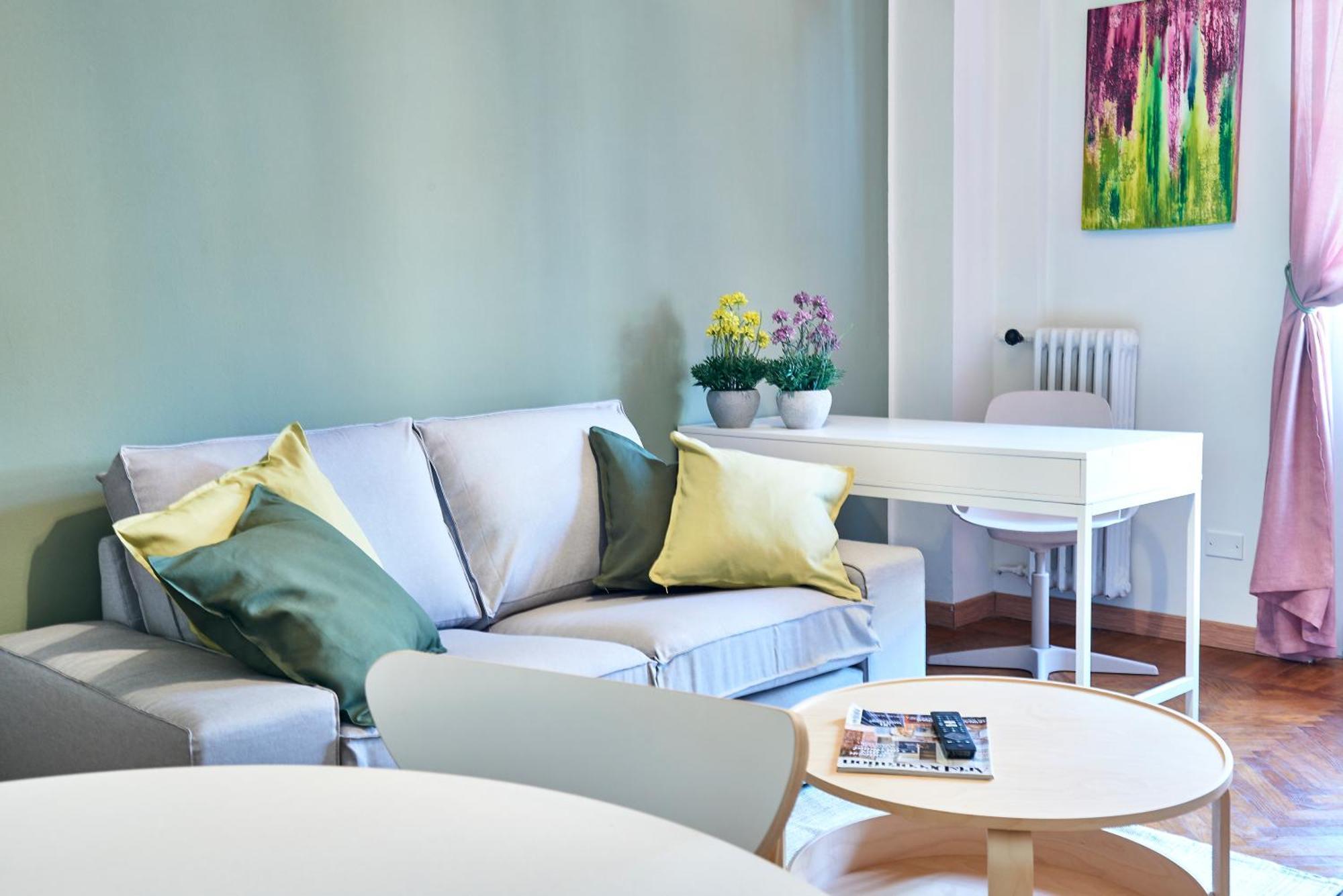 Deluxe One-Bedroom Apartment