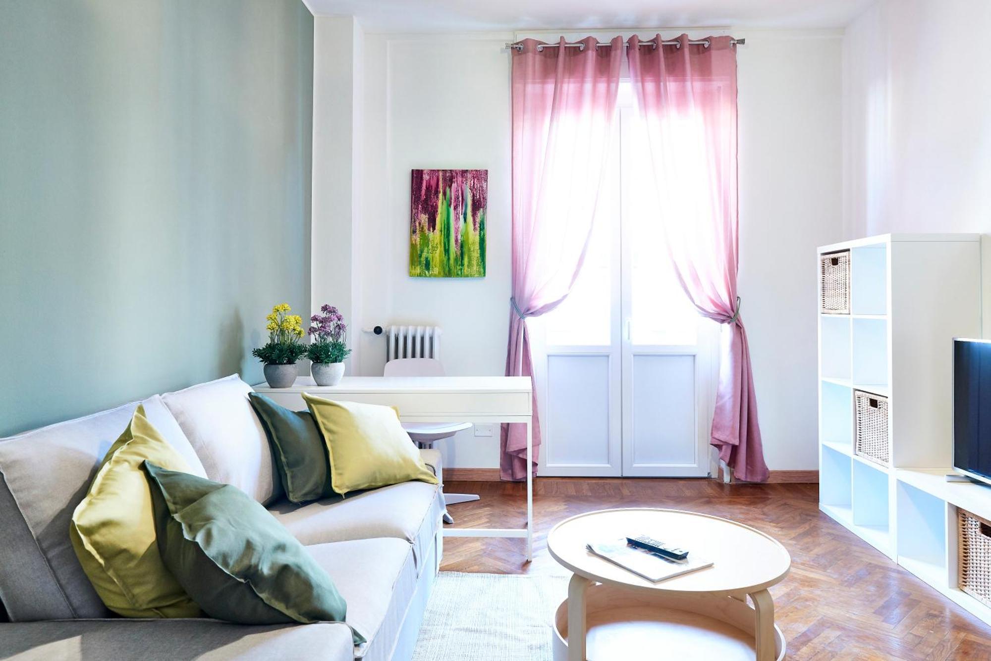 Deluxe One-Bedroom Apartment