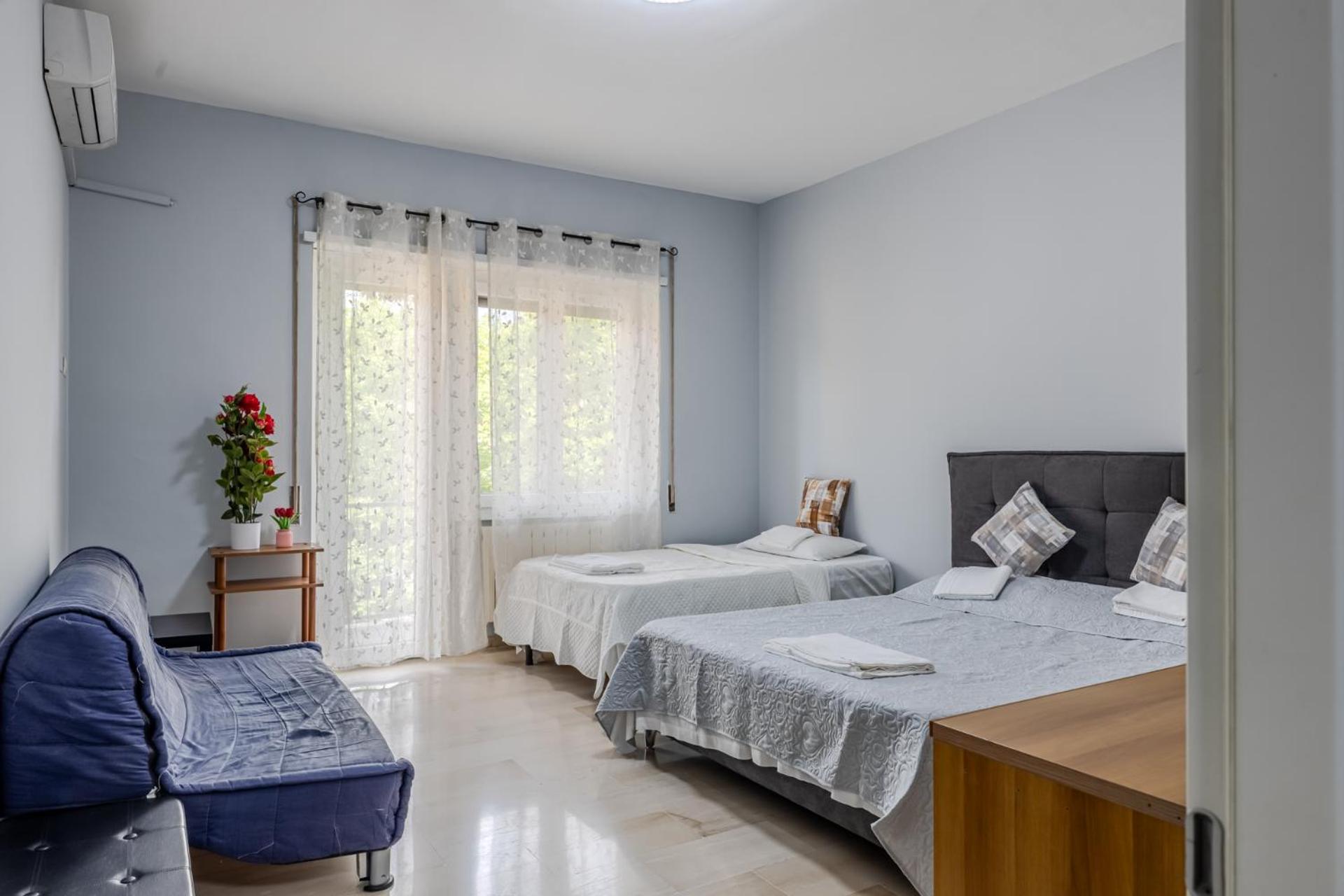 Triple Room,1667919785:JPEG