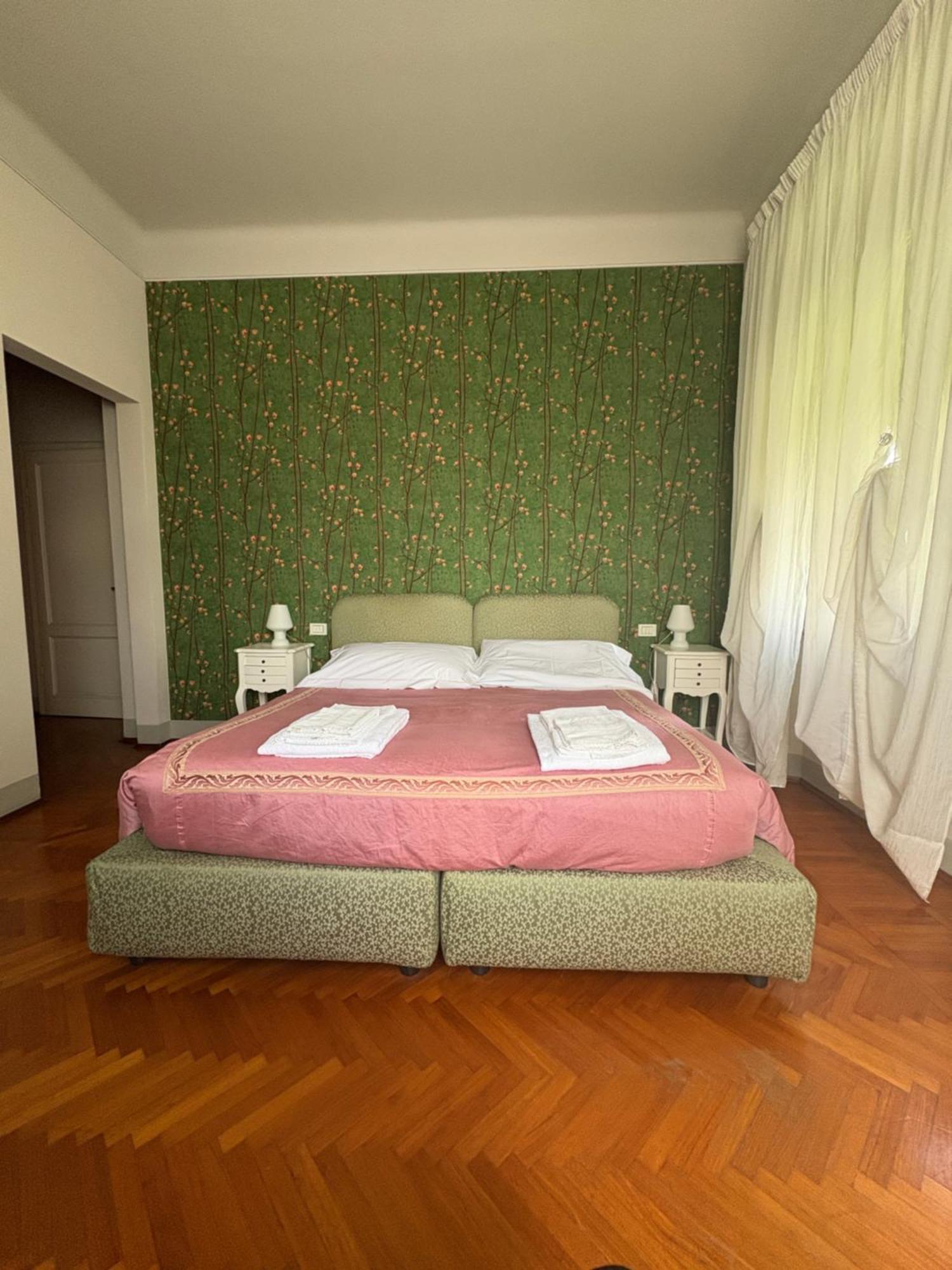 Queen Room Garden View