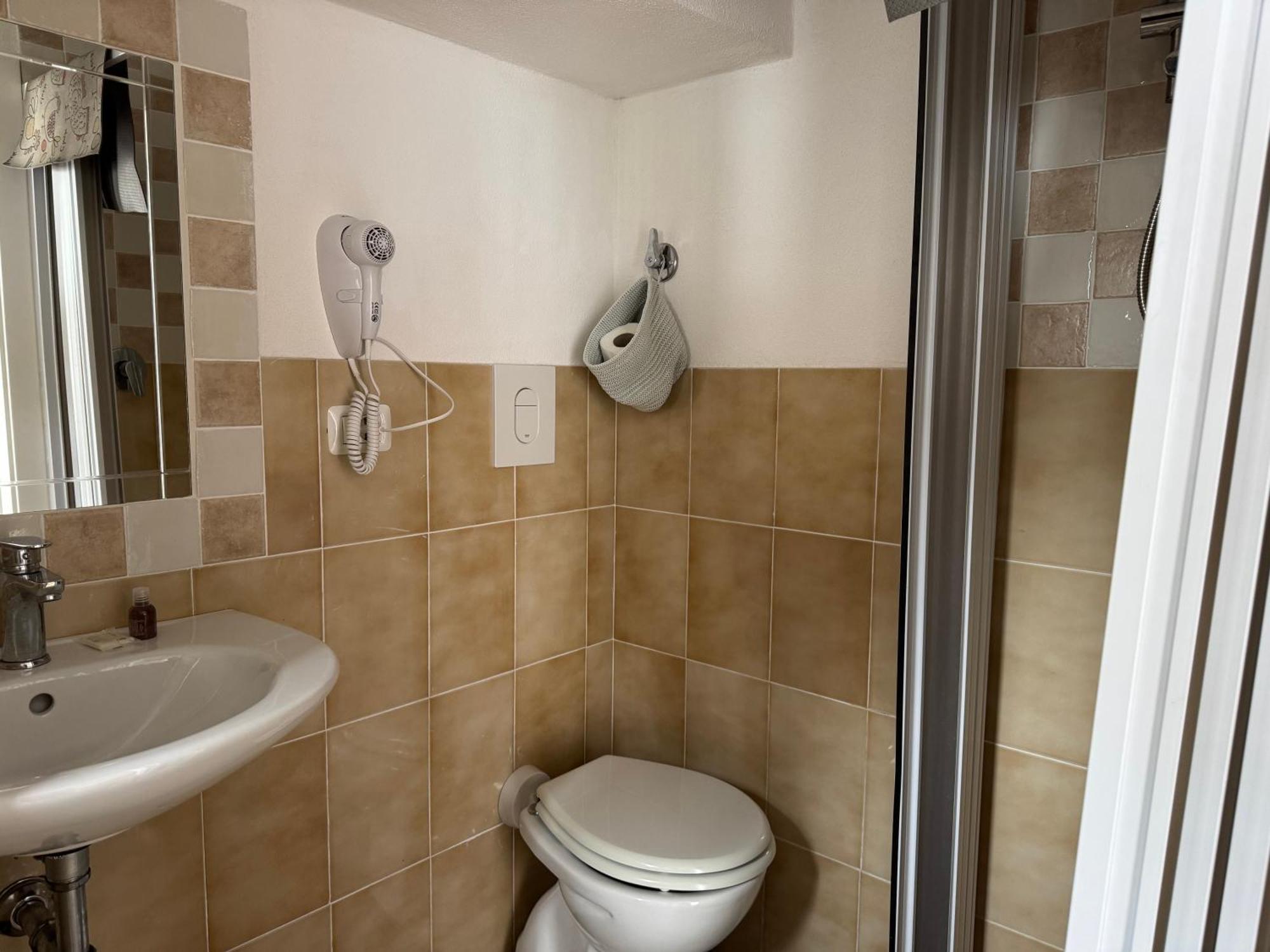 Deluxe Double Room,1668439529:JPEG