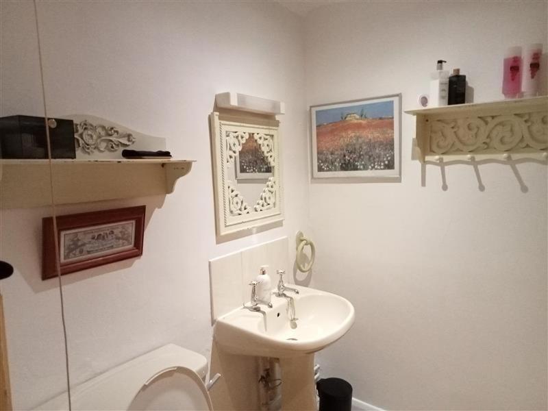 Family Room Shower,1670717054:JPEG