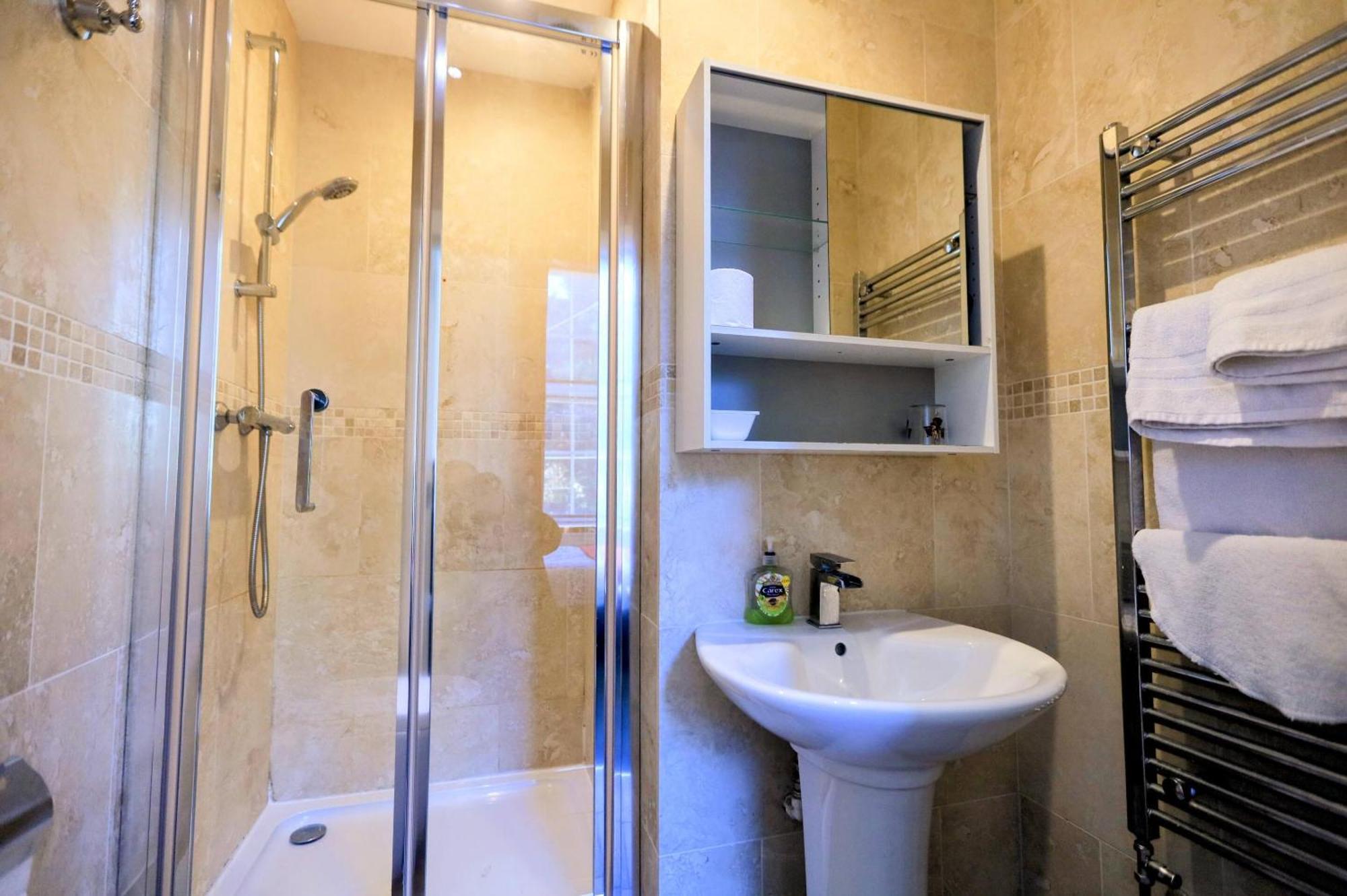 Small Single Room,1758384655:JPEG