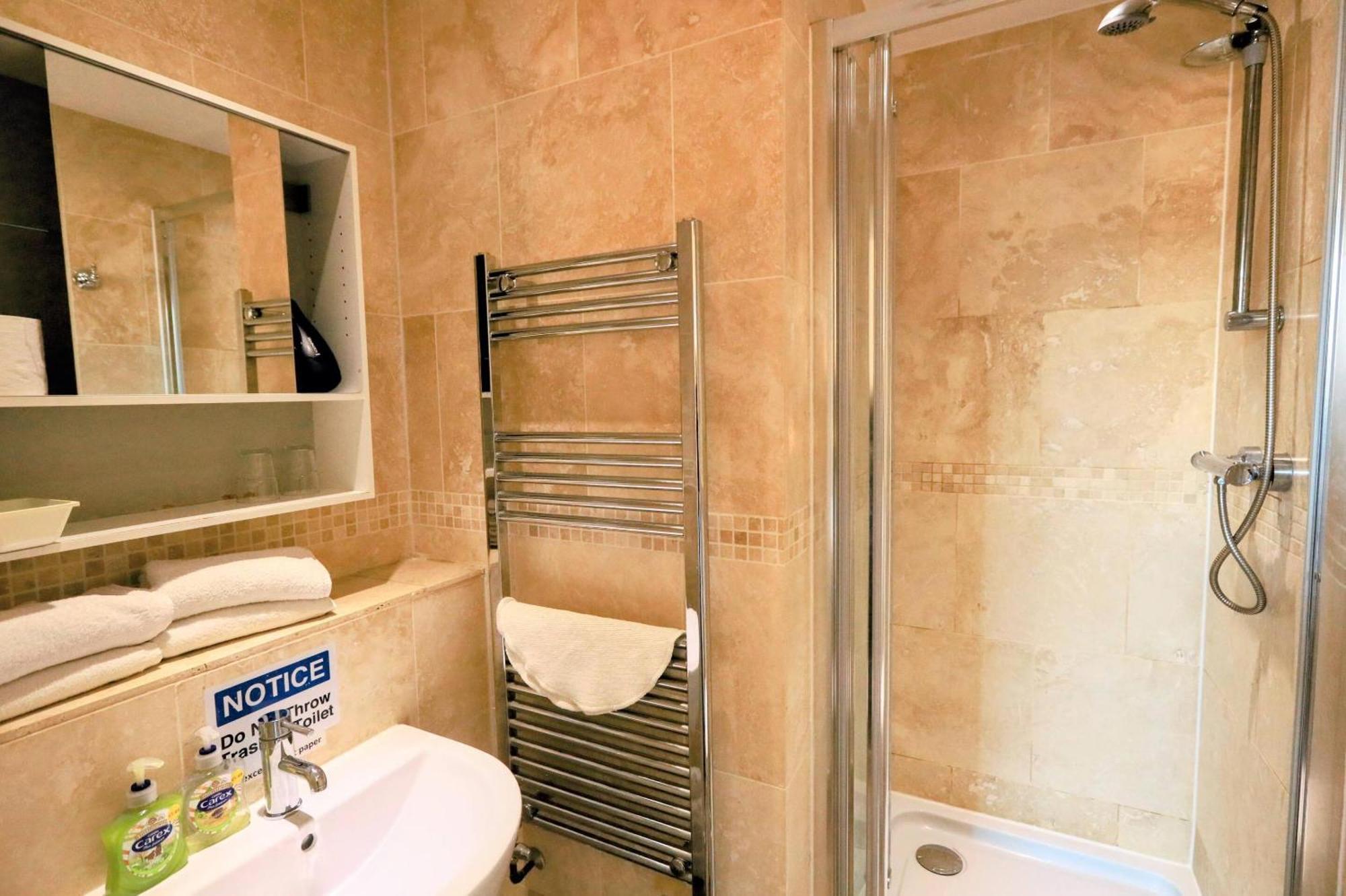 Double Room Private Bathroom