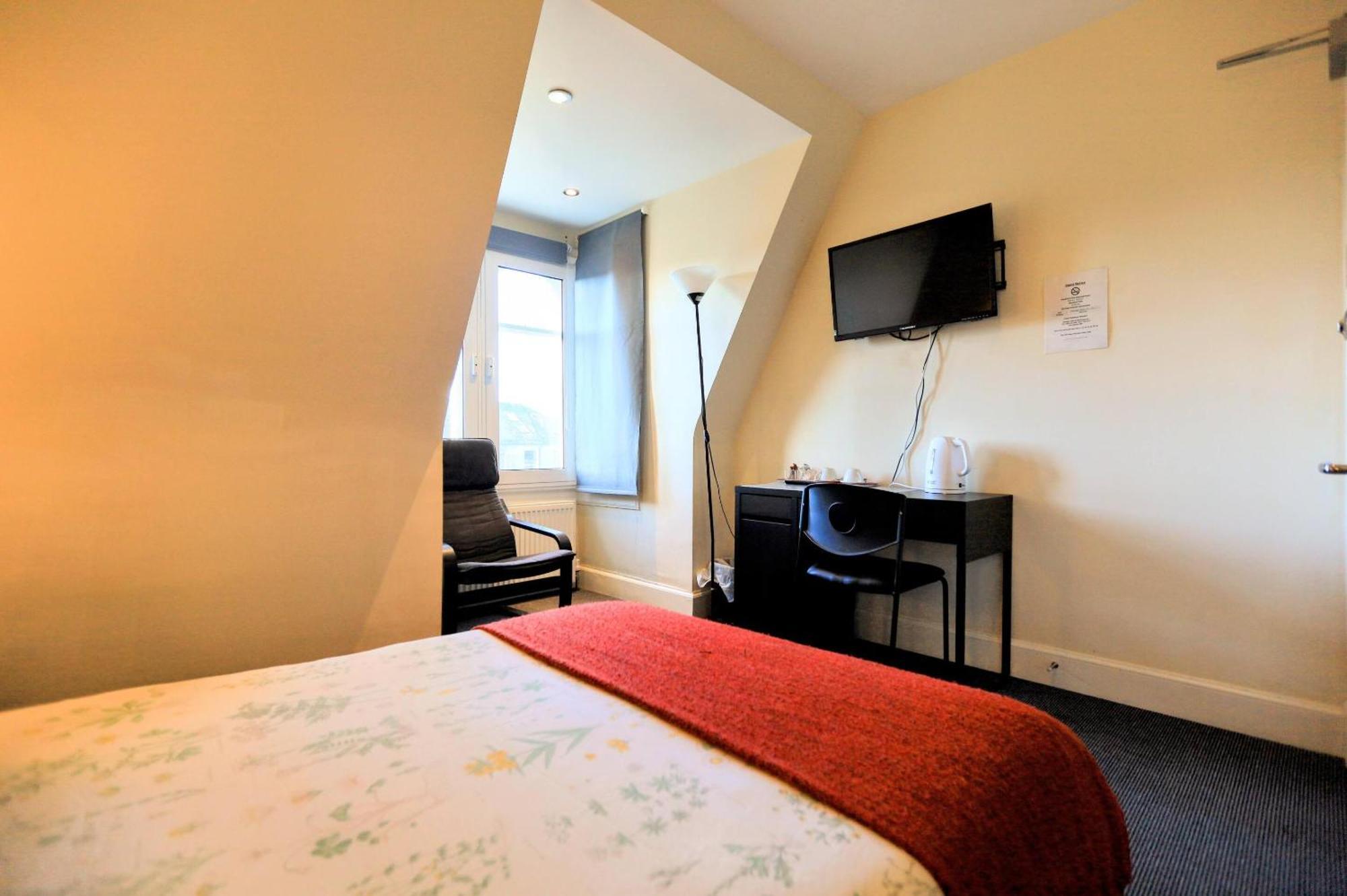 Double Room Private Bathroom