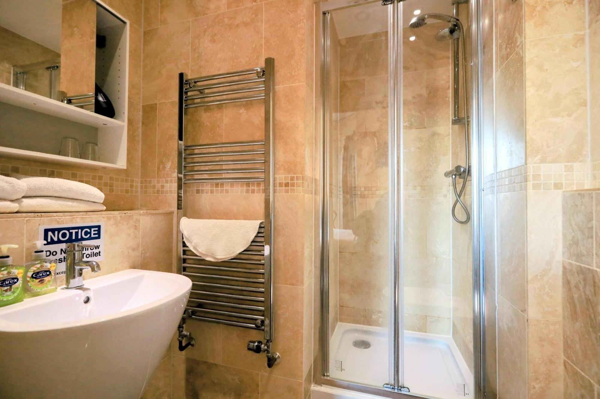 Double Room Private Bathroom