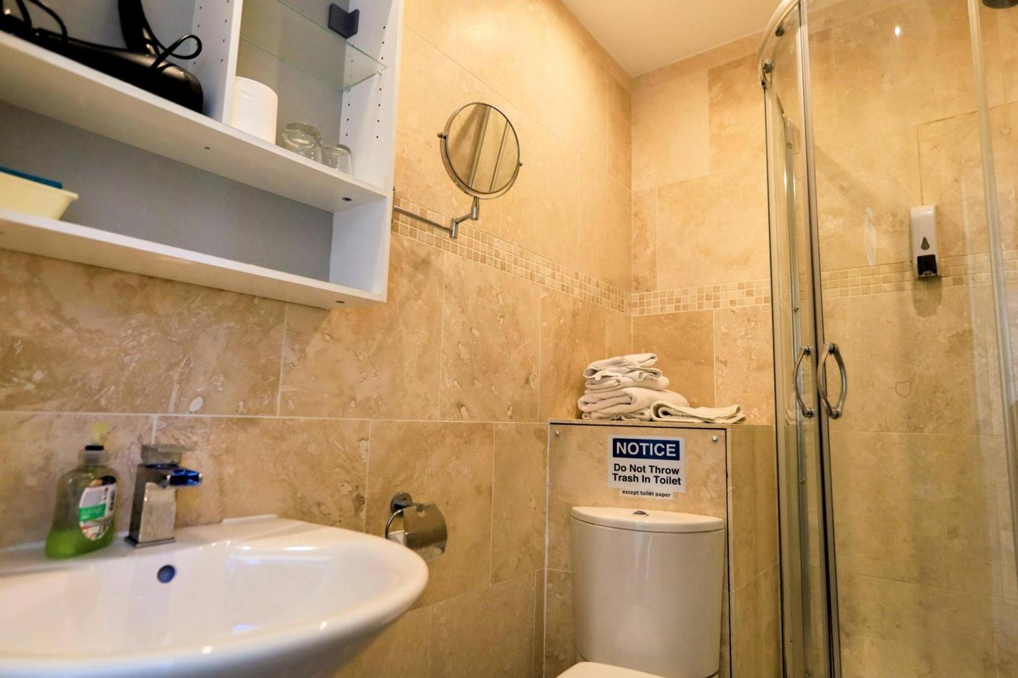 Double Room Private Bathroom