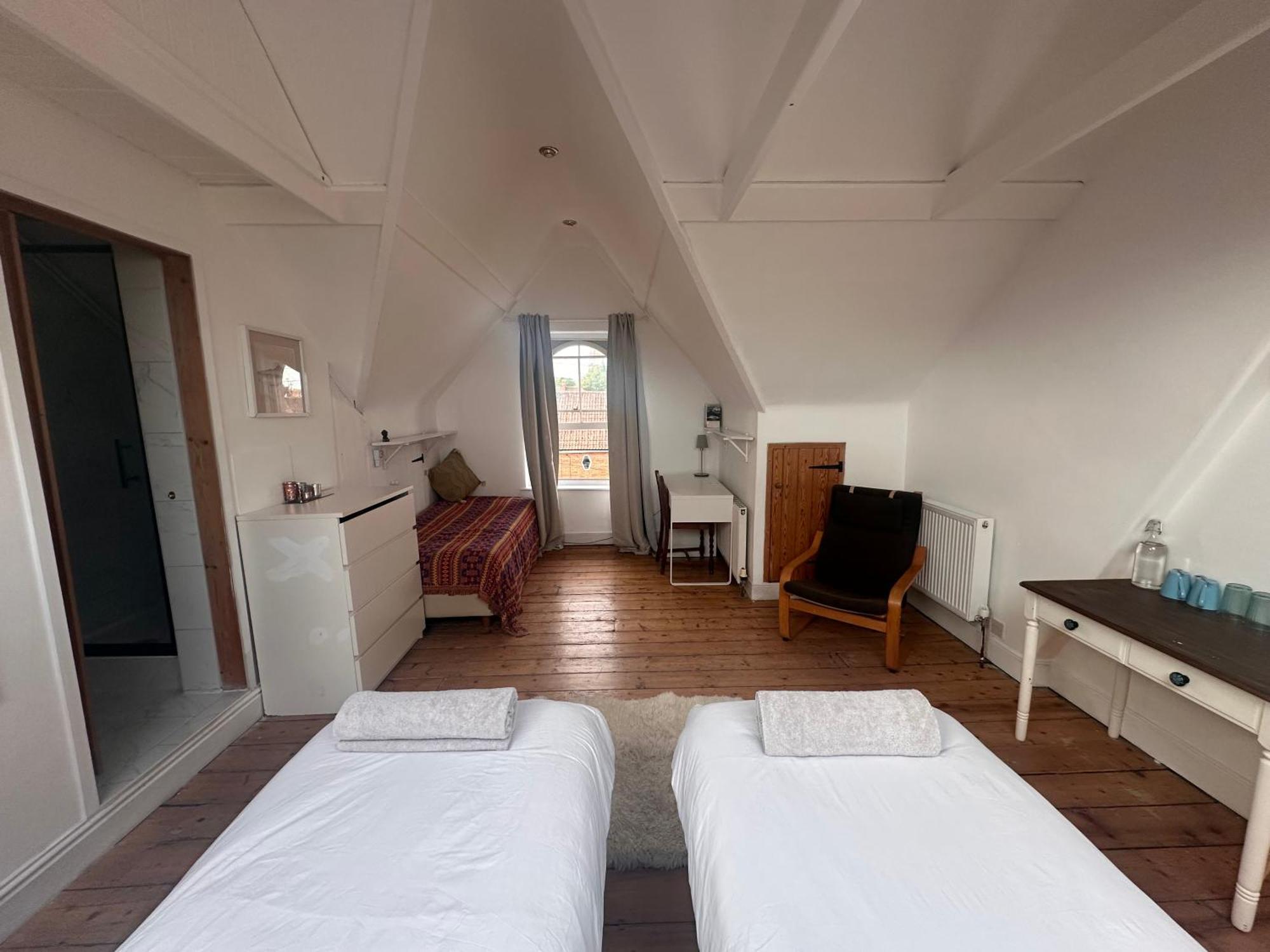 Deluxe King Room,1675947871:JPEG