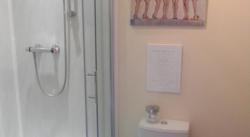 Twin Room with Private Bathroom
